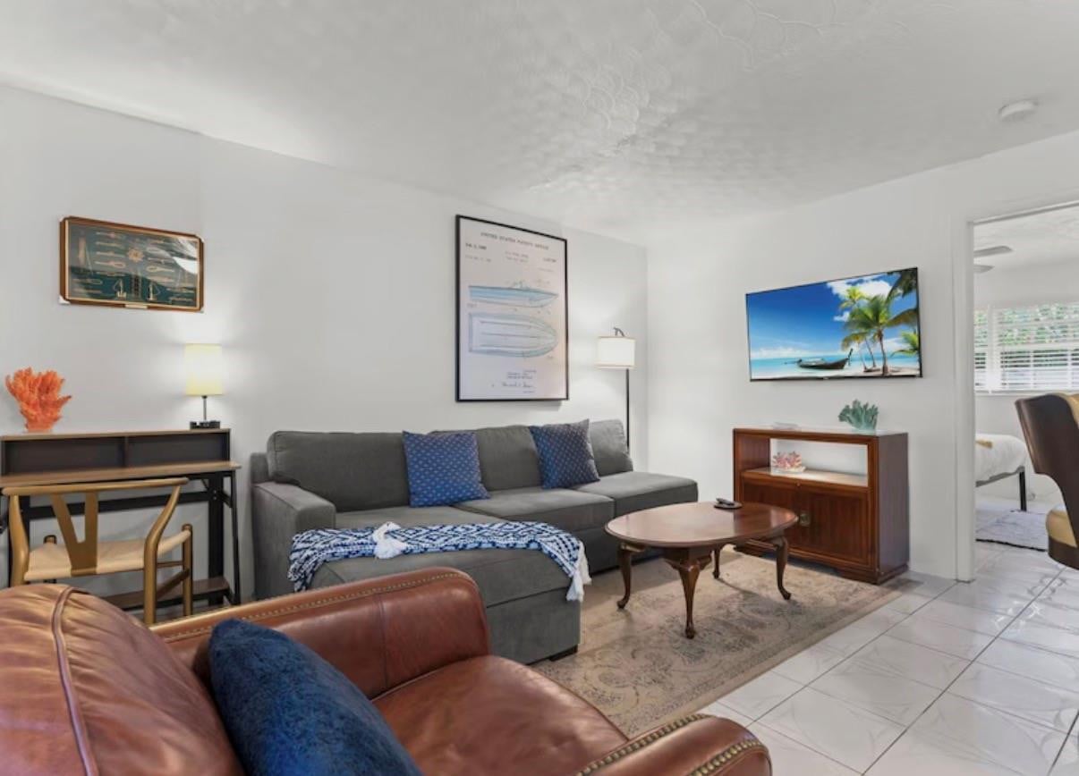 1BR – Apartment at 820 NE 16th Avenue #4