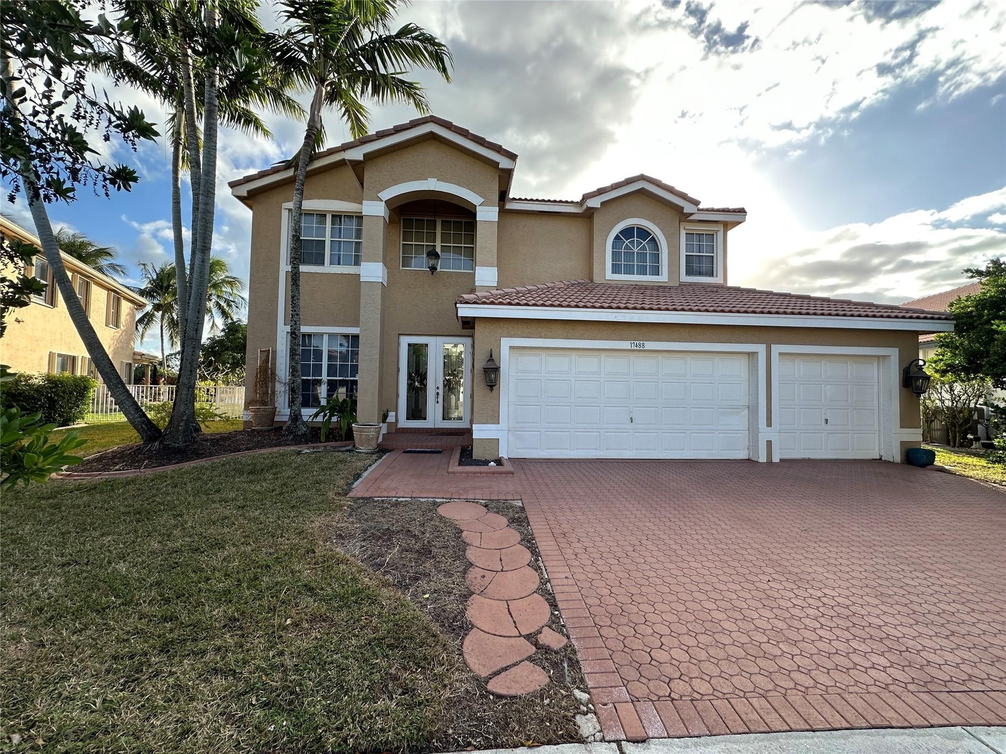 4BR – SingleFamilyResidence at 17488 SW 36th Street