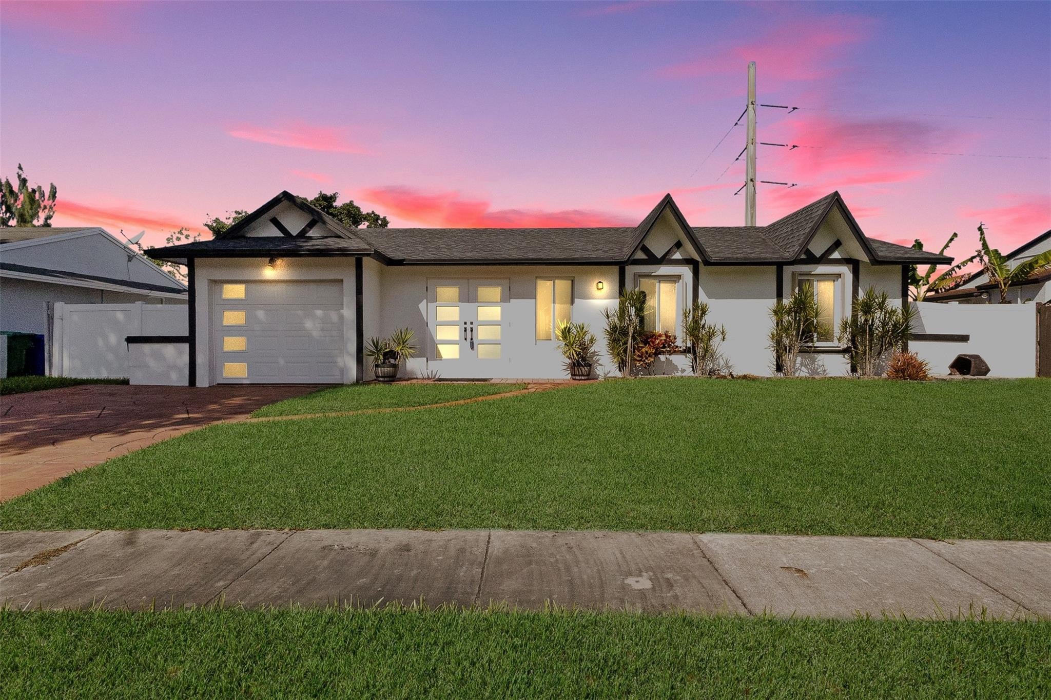 3BR – SingleFamilyResidence at 9231 N Cypress Circle