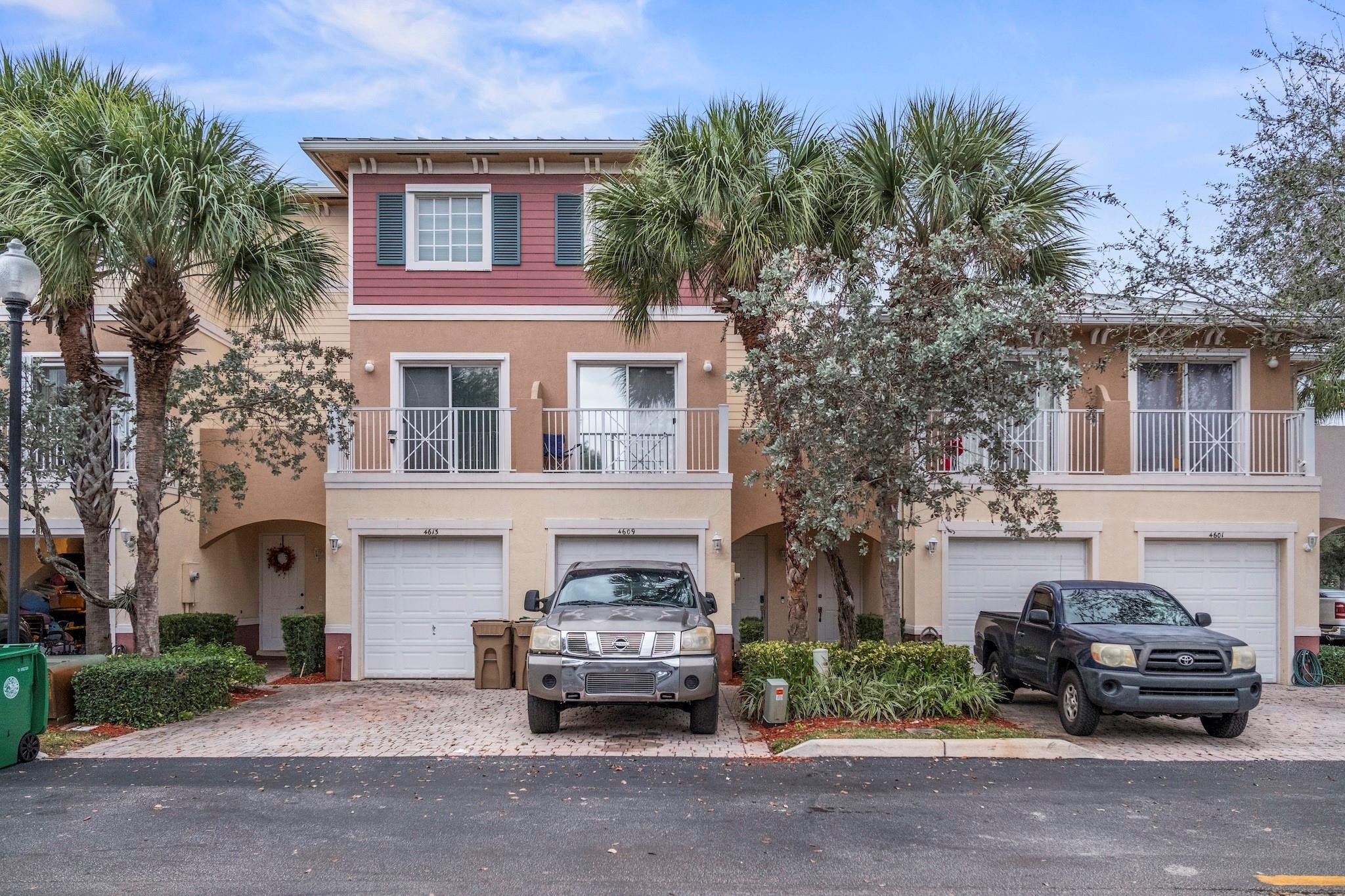 3BR – Townhouse at 4609 SW 75th Way #4609