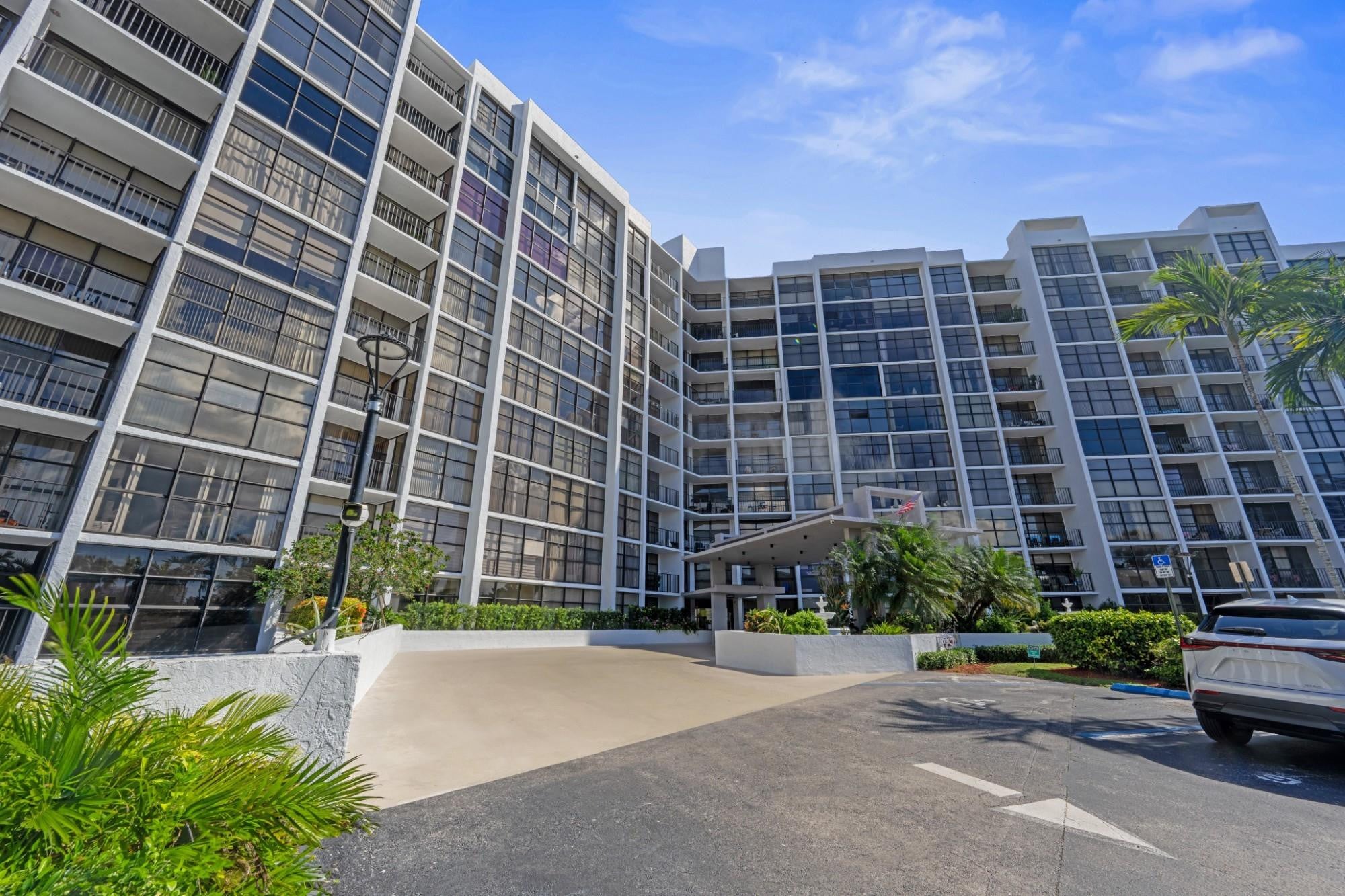 1BR – Condominium at 600 Parkview Drive #1111 (PH11)