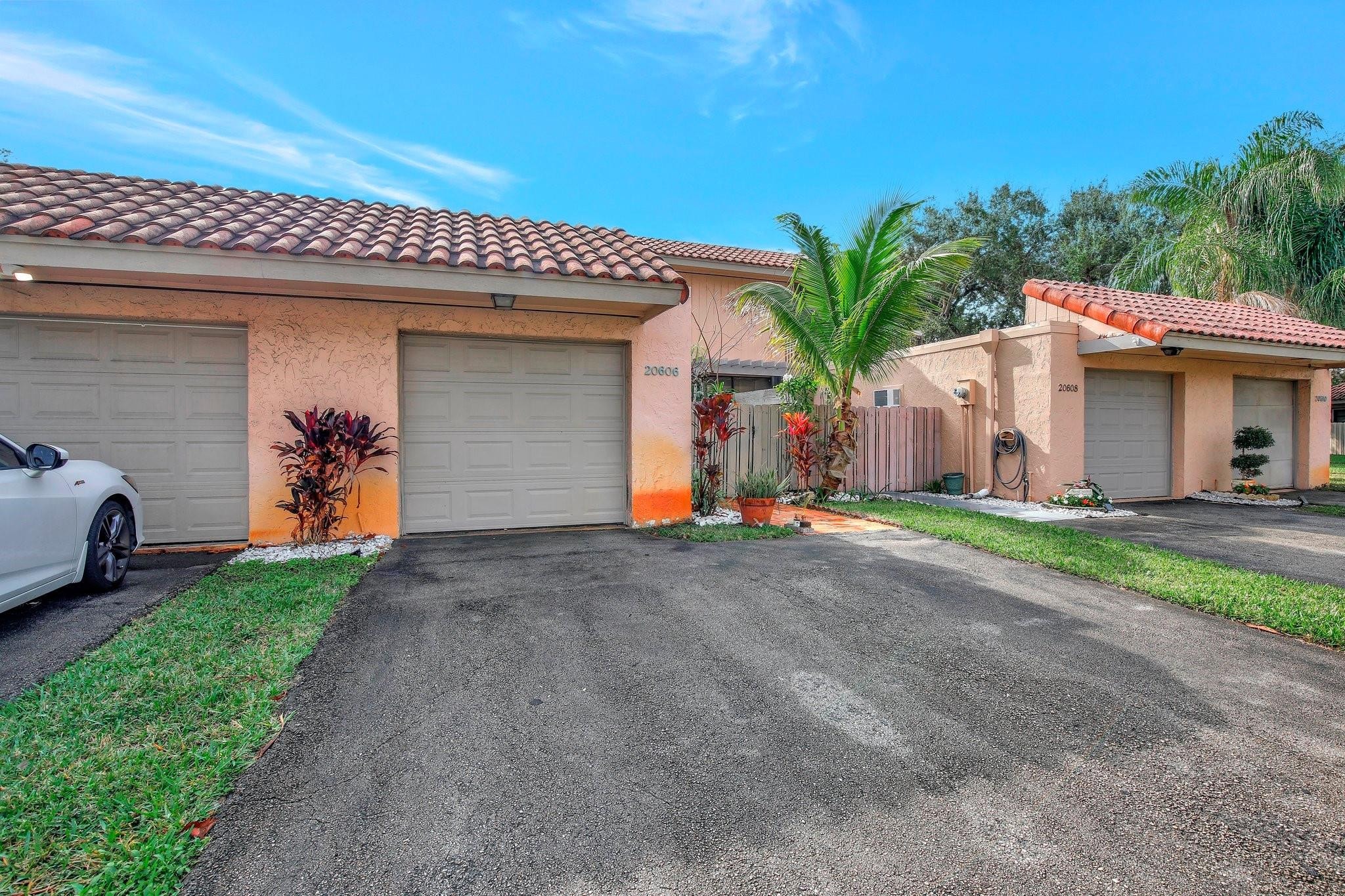 3BR – Townhouse at 20606 NE 7th Court #20606