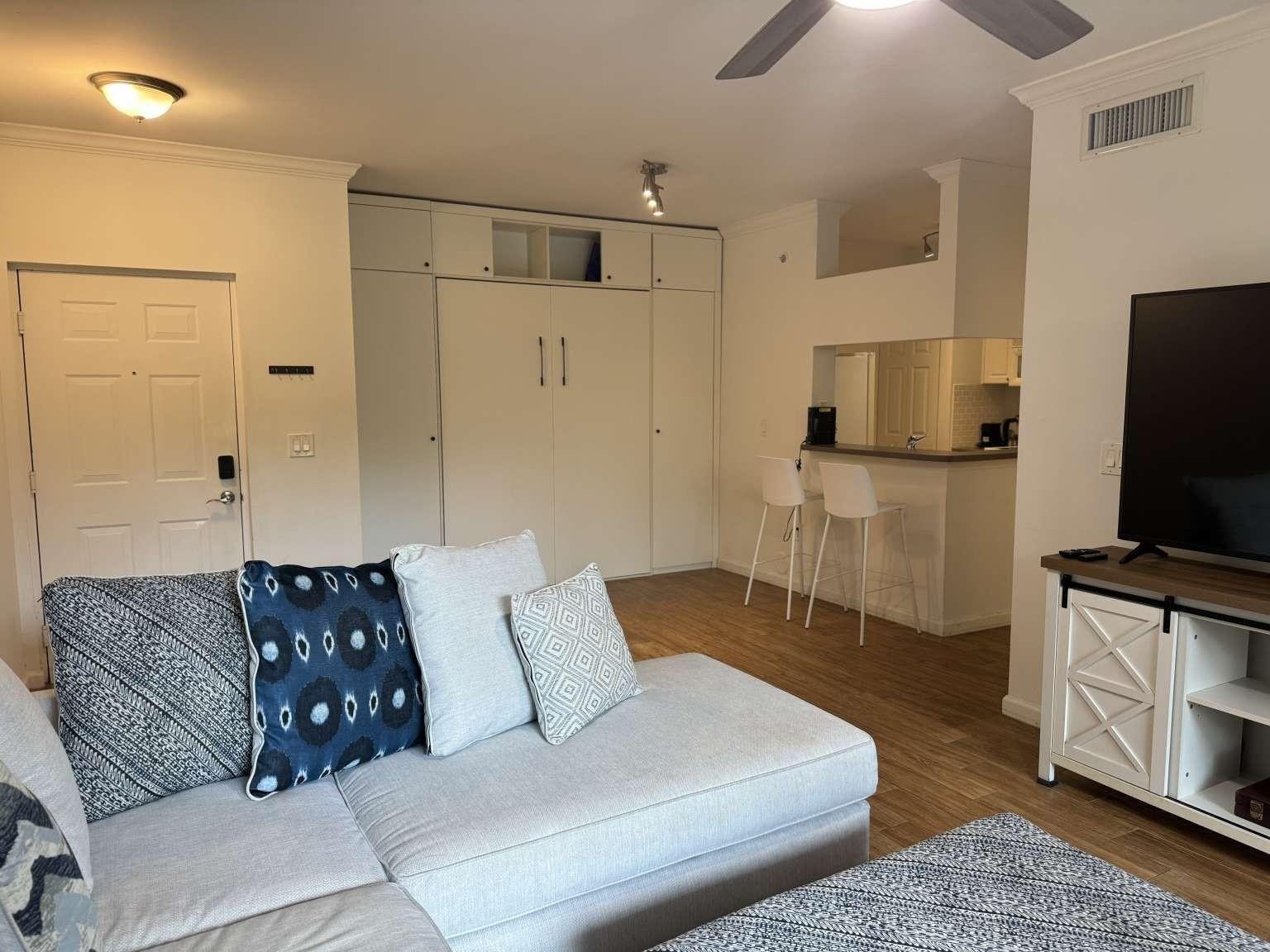 1BR – Condominium at 17125 N Bay Road #3102