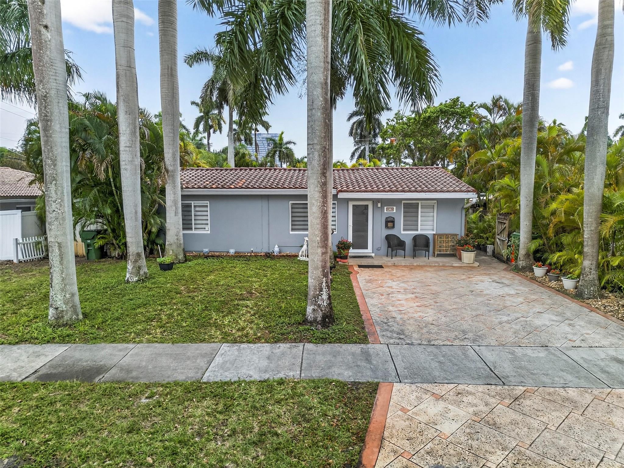 3BR – SingleFamilyResidence at 918 NE 4th Street