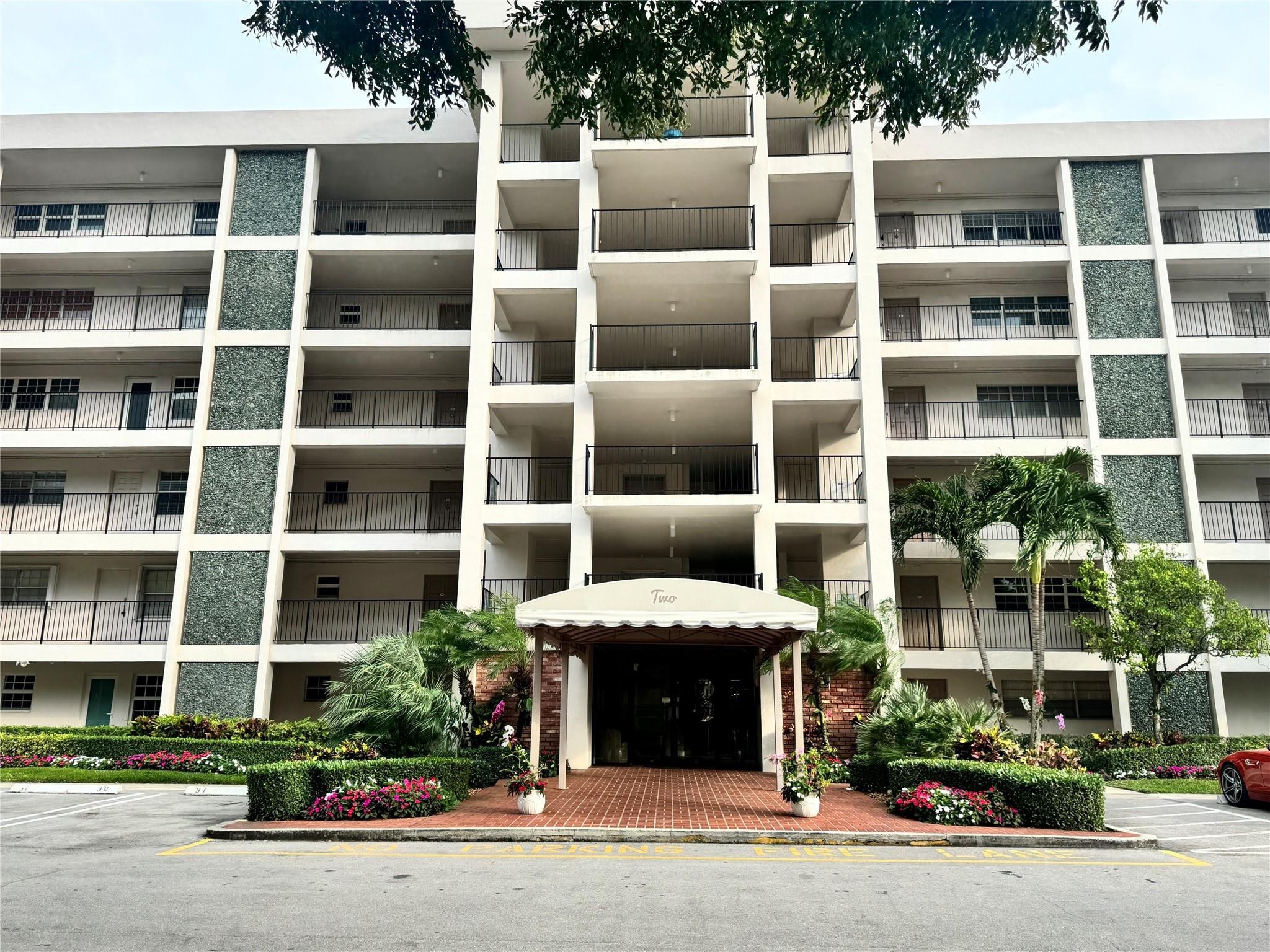 3BR – Condominium at 2850 N Palm Aire Drive #207