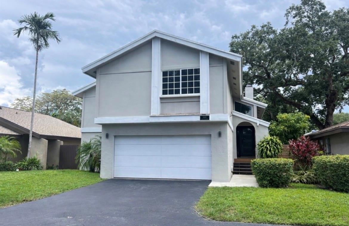 4BR – SingleFamilyResidence at 4104 N 49th Avenue