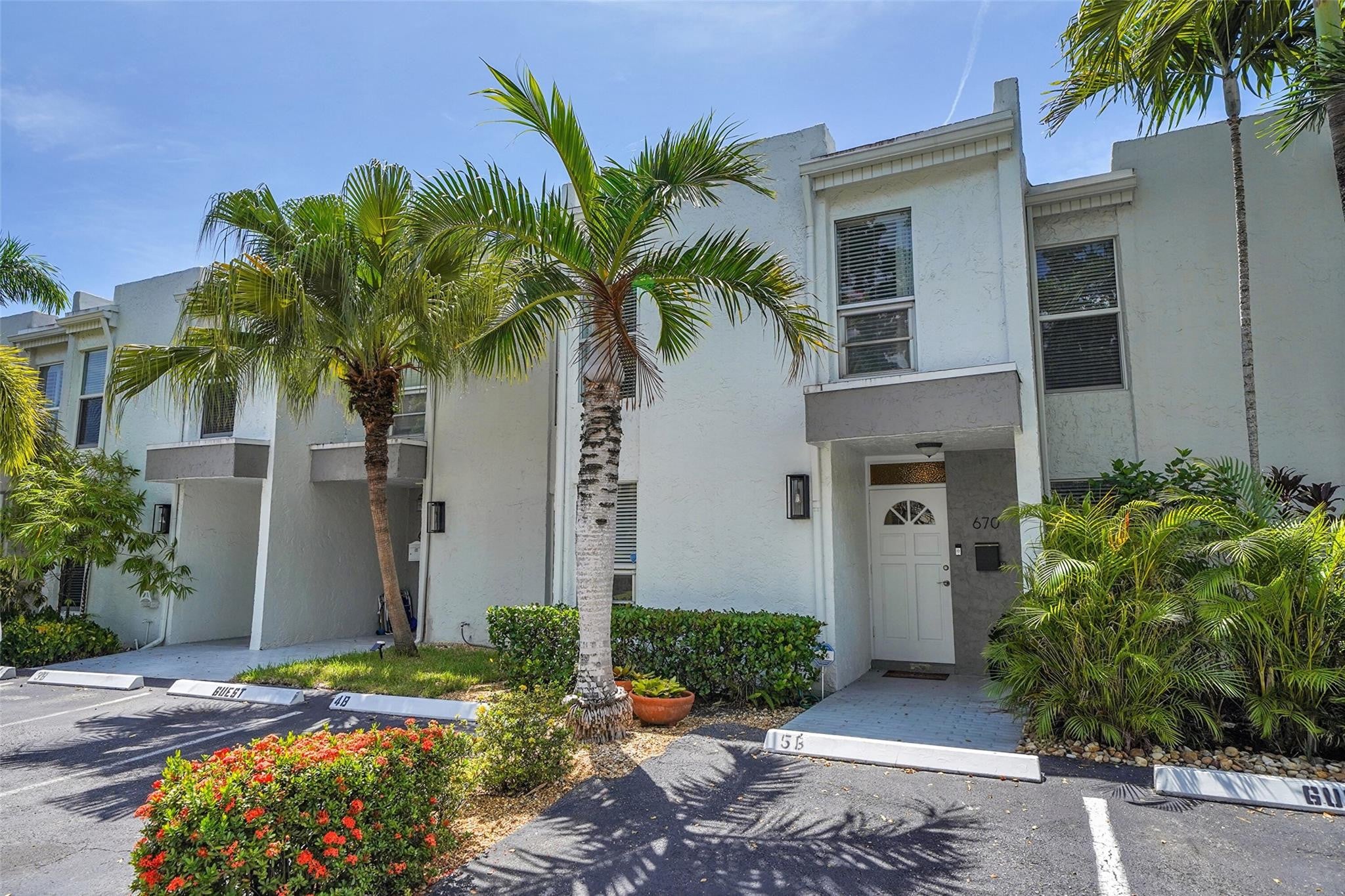 2BR – Condominium at 670 Kensington Place