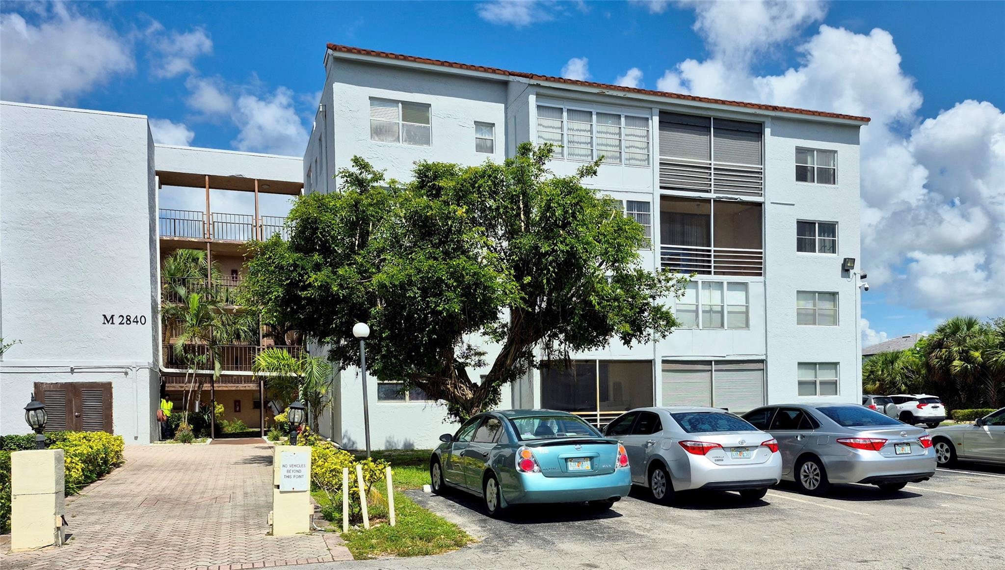 2BR – Condominium at 2840 Somerset Drive #208m
