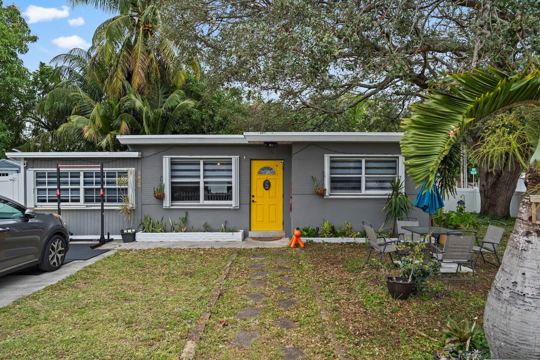 2BR – SingleFamilyResidence at 5829 Hayes Street