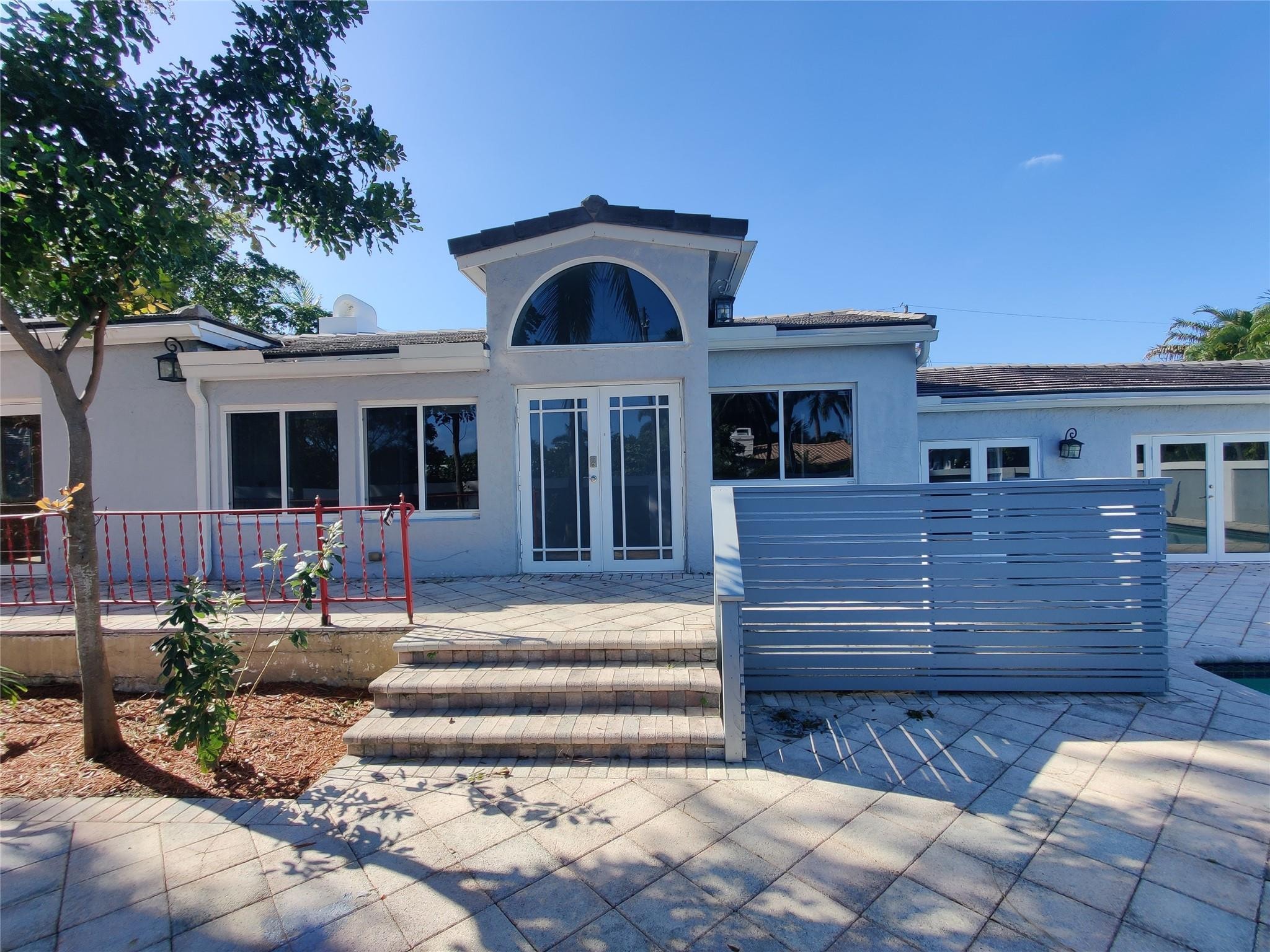 4BR – SingleFamilyResidence at 733 NE 18th Avenue