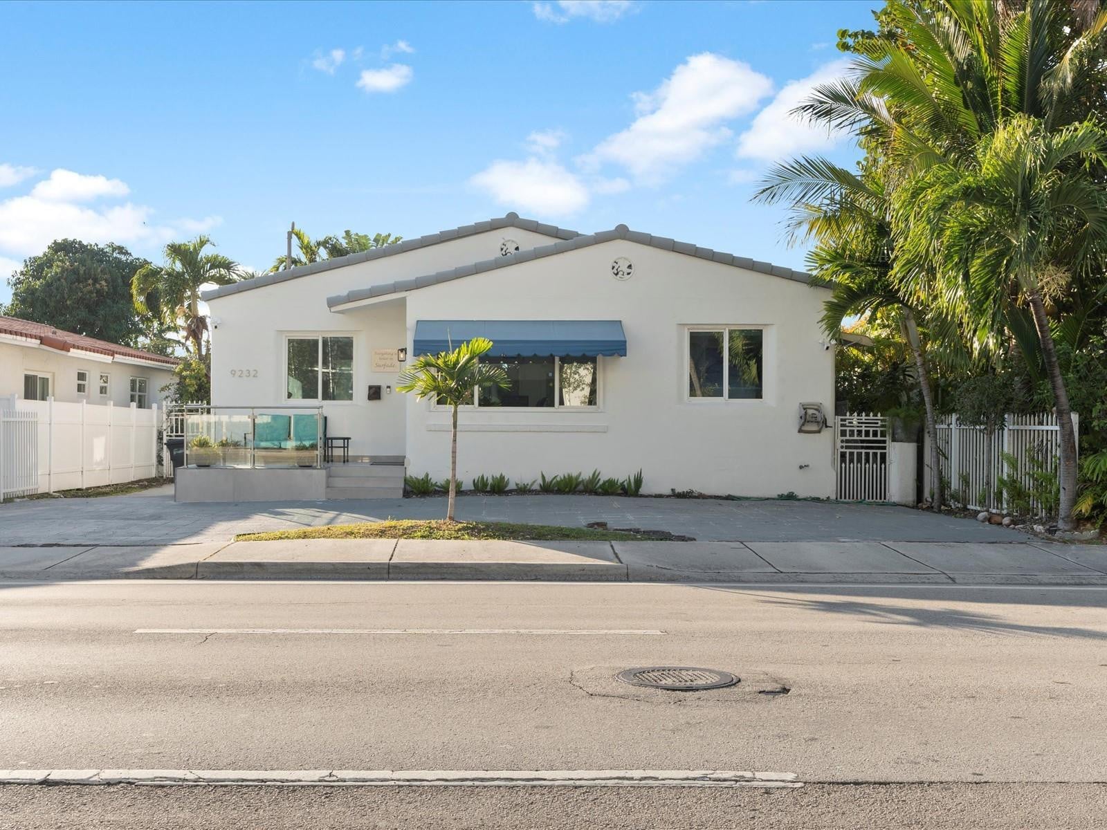 4BR – SingleFamilyResidence at 9232 Harding Avenue
