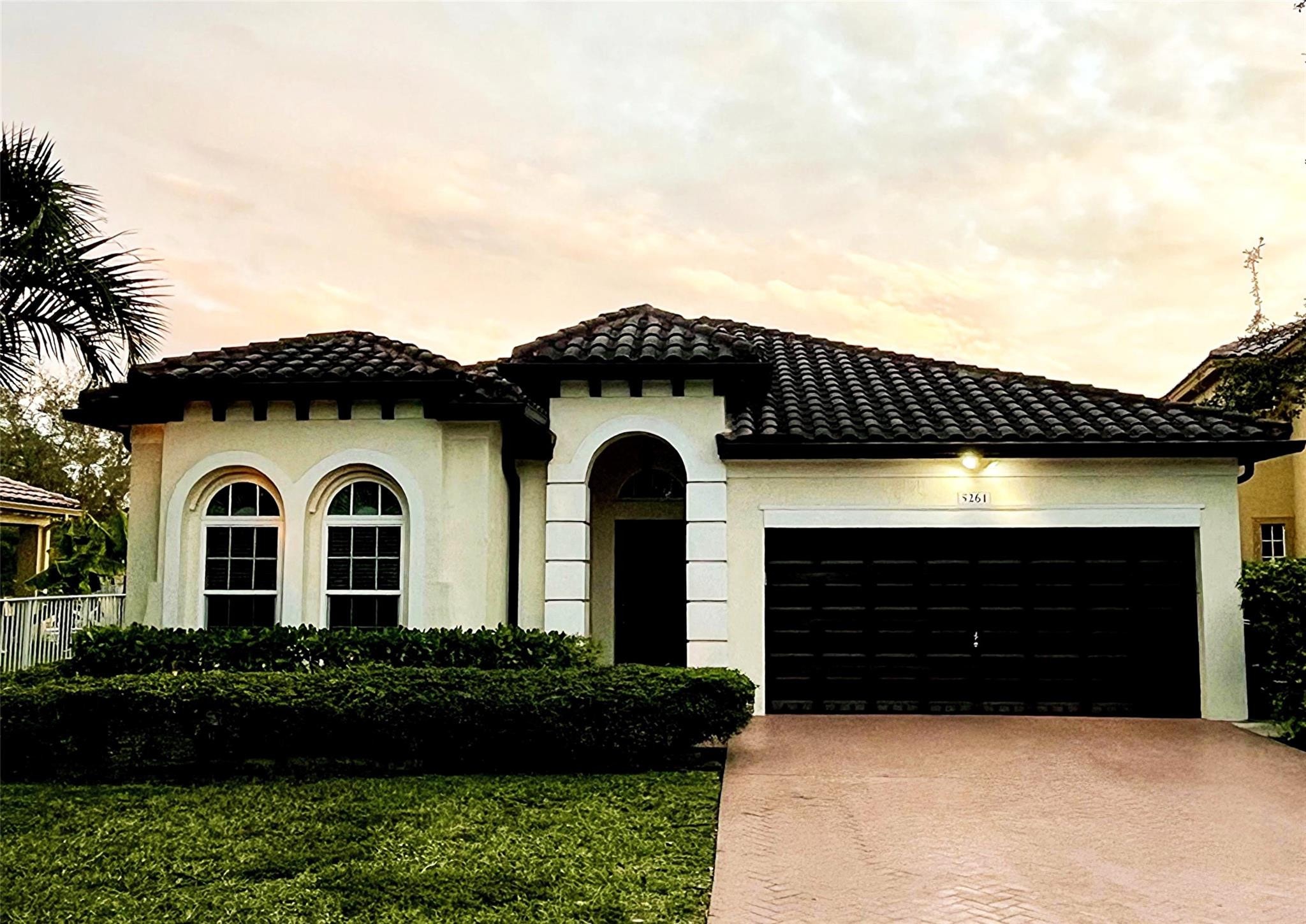 4BR – SingleFamilyResidence at 5261 SW 141st Terrace
