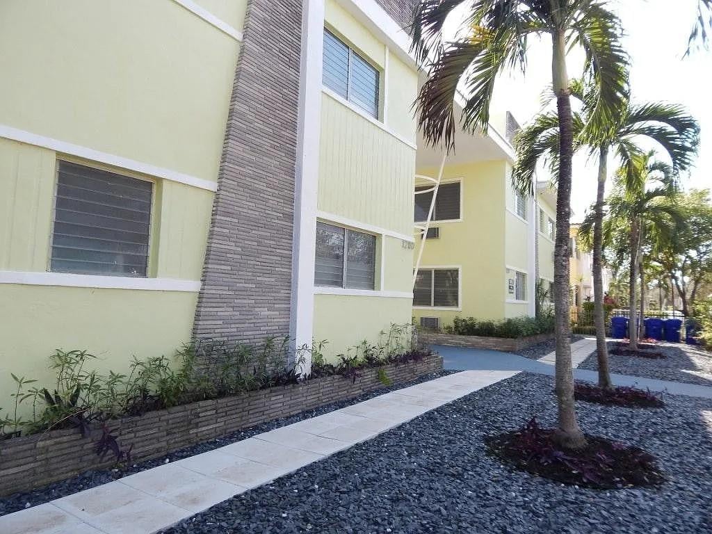 2BR – RNT at 1200 Marseille Drive