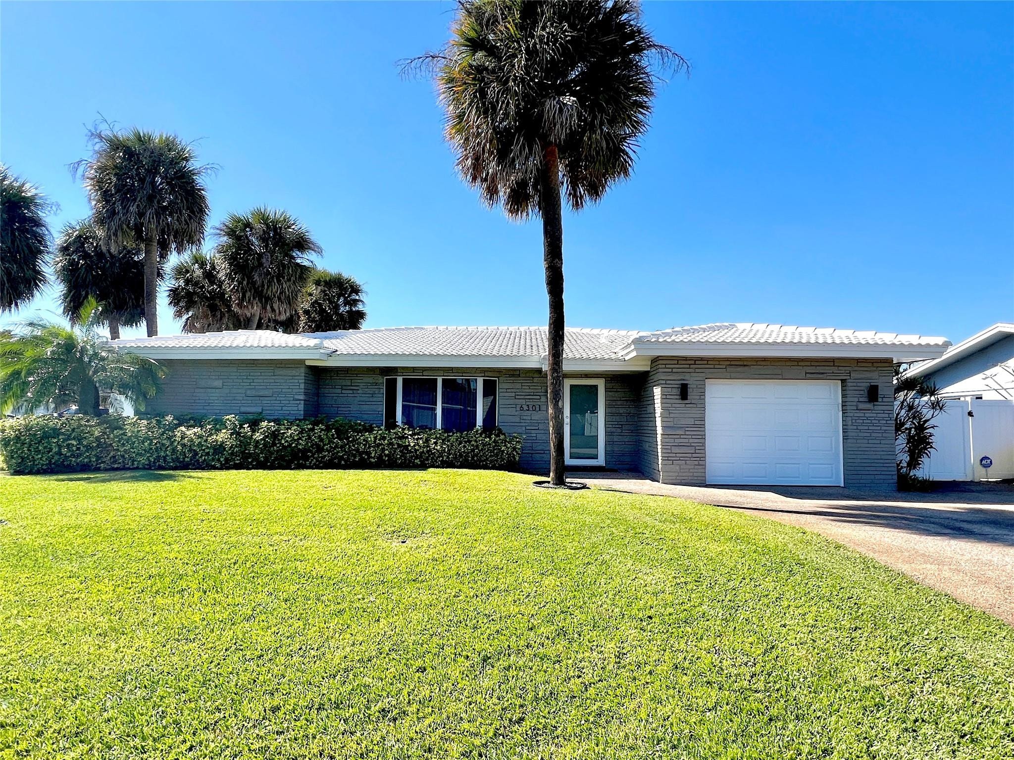 3BR – SingleFamilyResidence at 6301 NW 31st Way