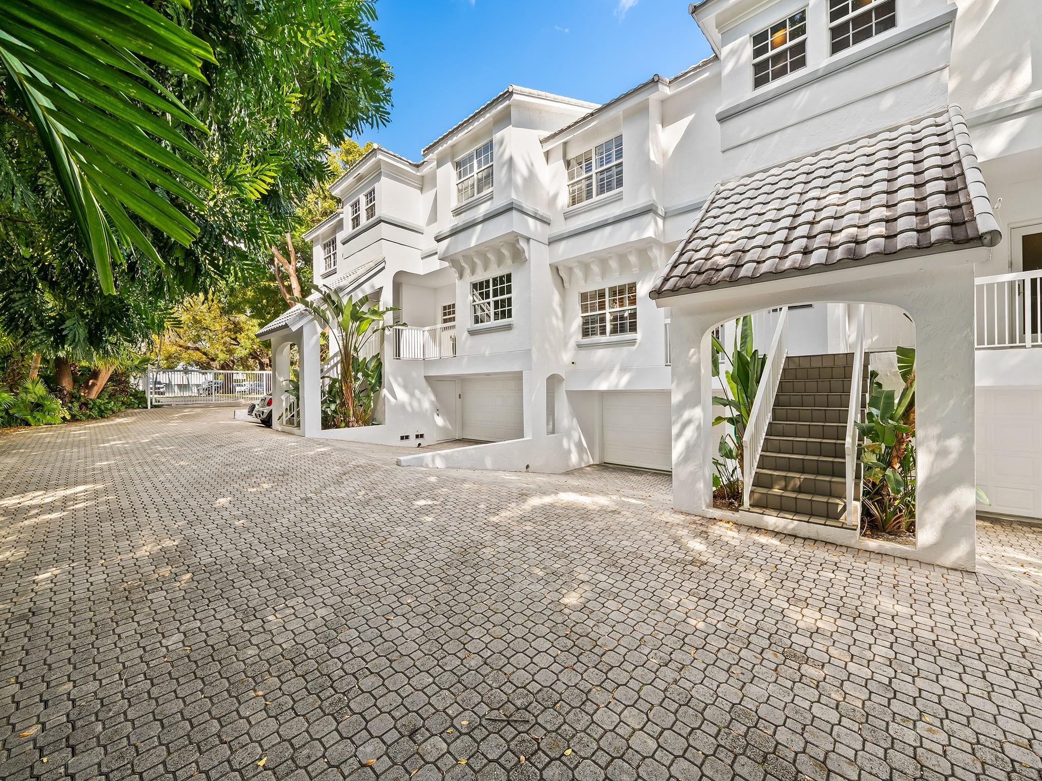 3BR – Condominium at 1705 E Las Olas Boulevard #3