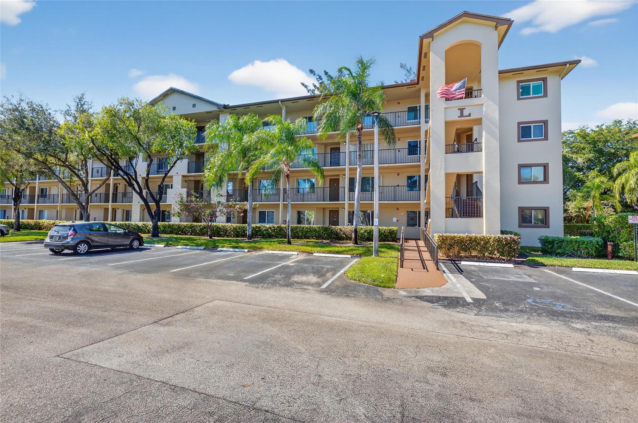 2BR – Condominium at 900 SW 142nd Avenue #213L