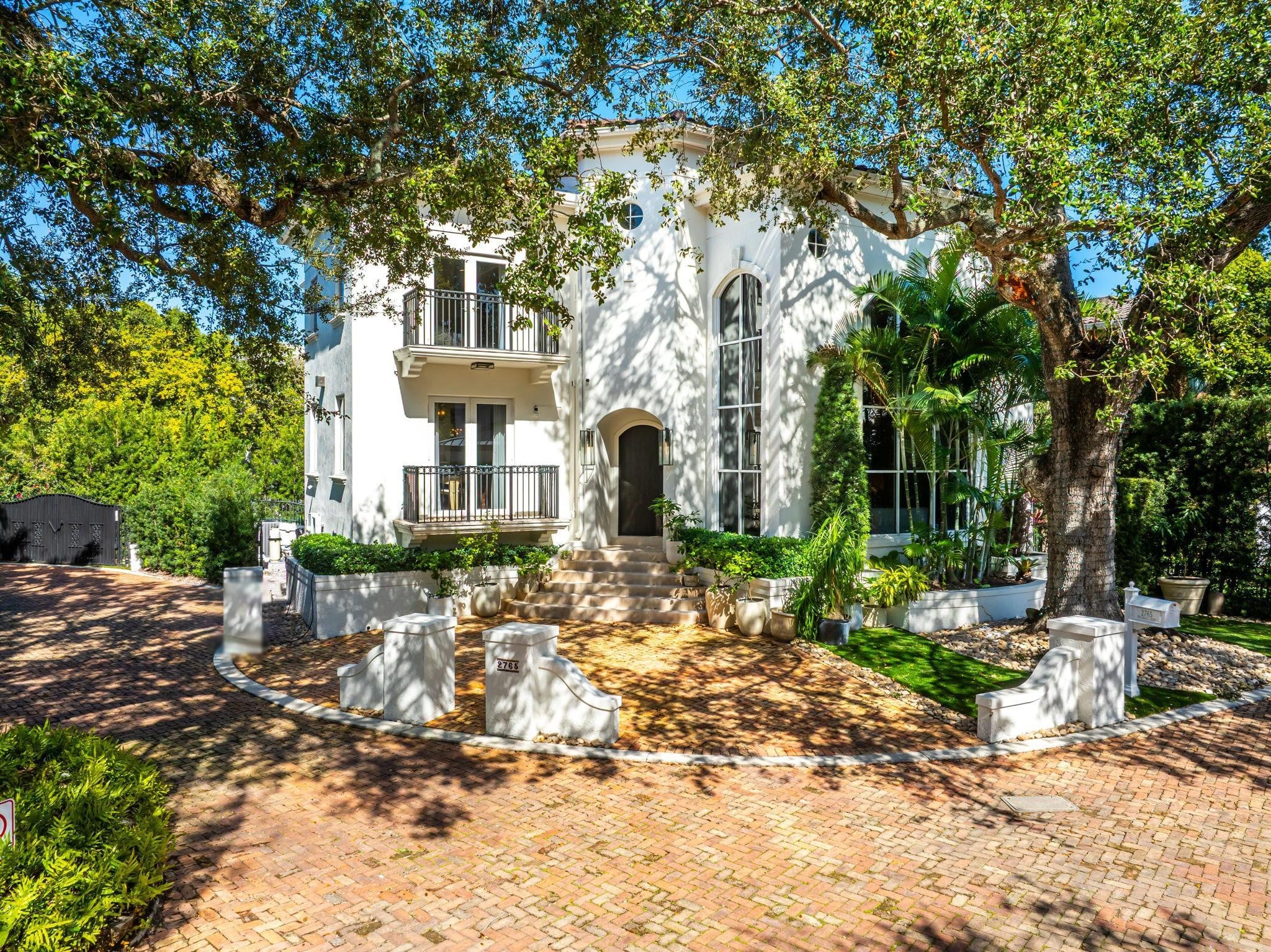 5BR – SingleFamilyResidence at 2765 Brickell Court