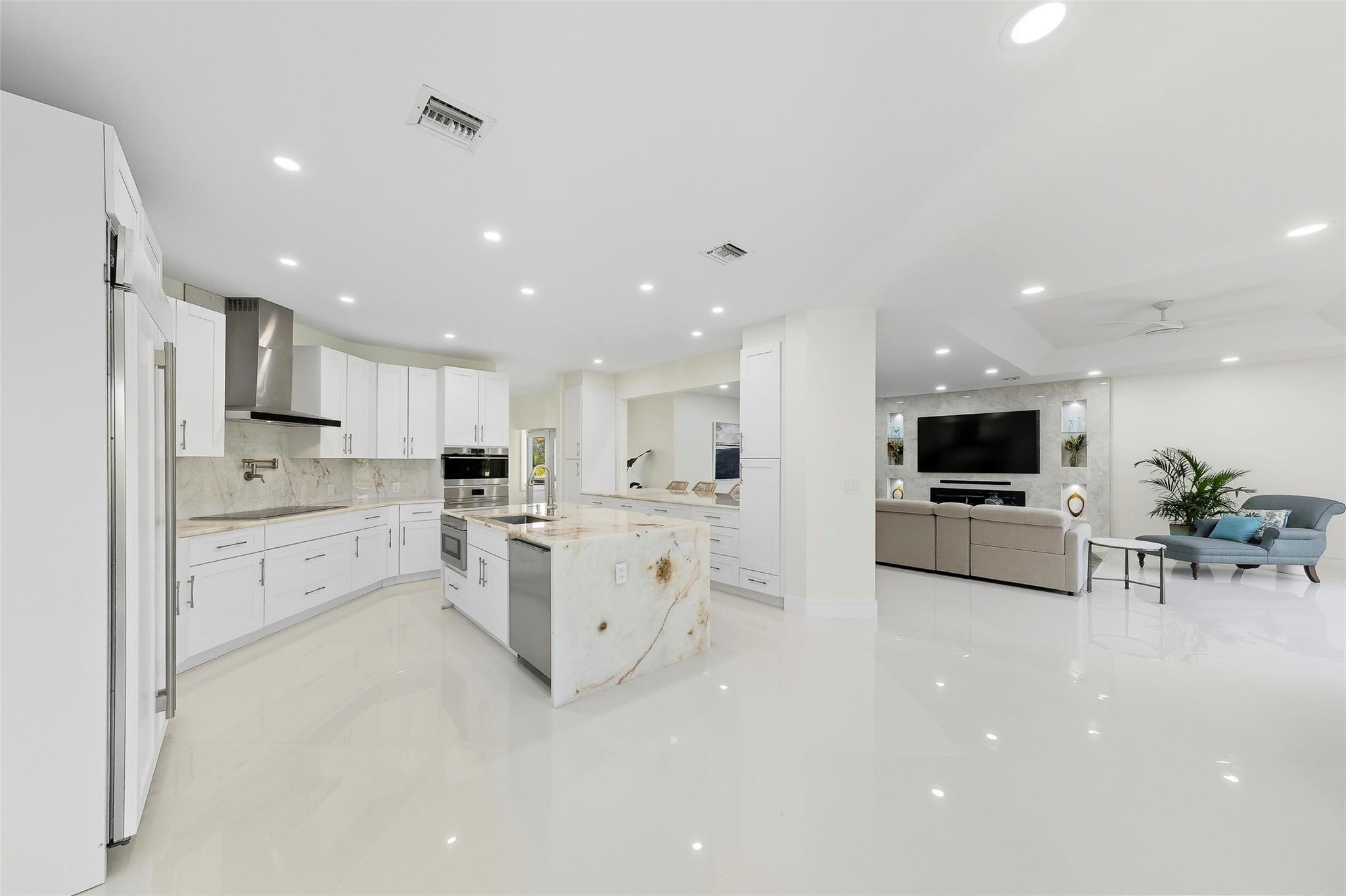 5BR – SingleFamilyResidence at 10038 Vestal Place