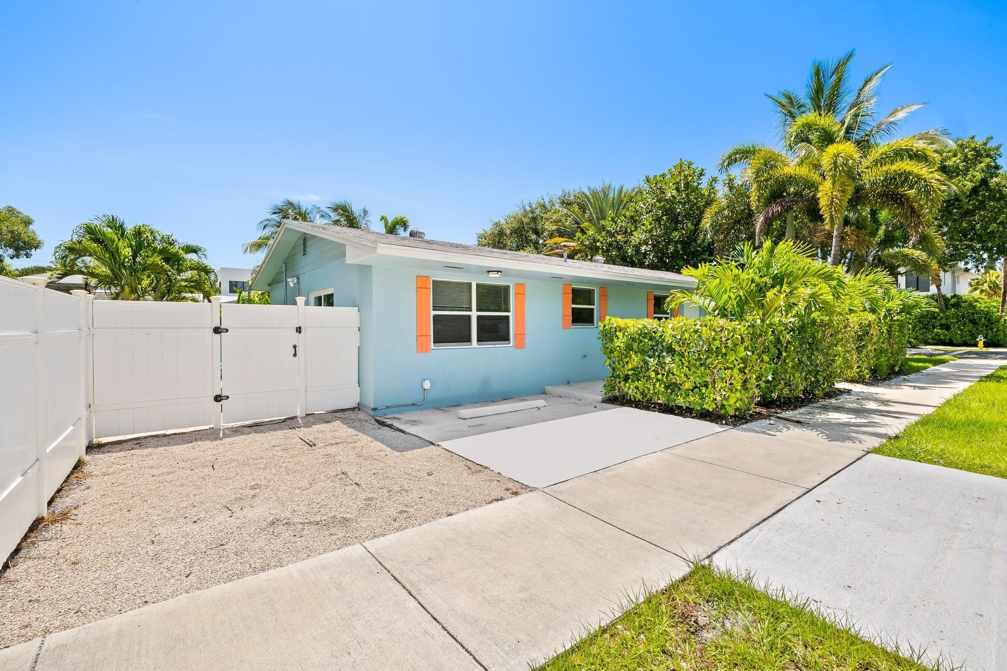 3BR – SingleFamilyResidence at 415 SE 3rd Avenue