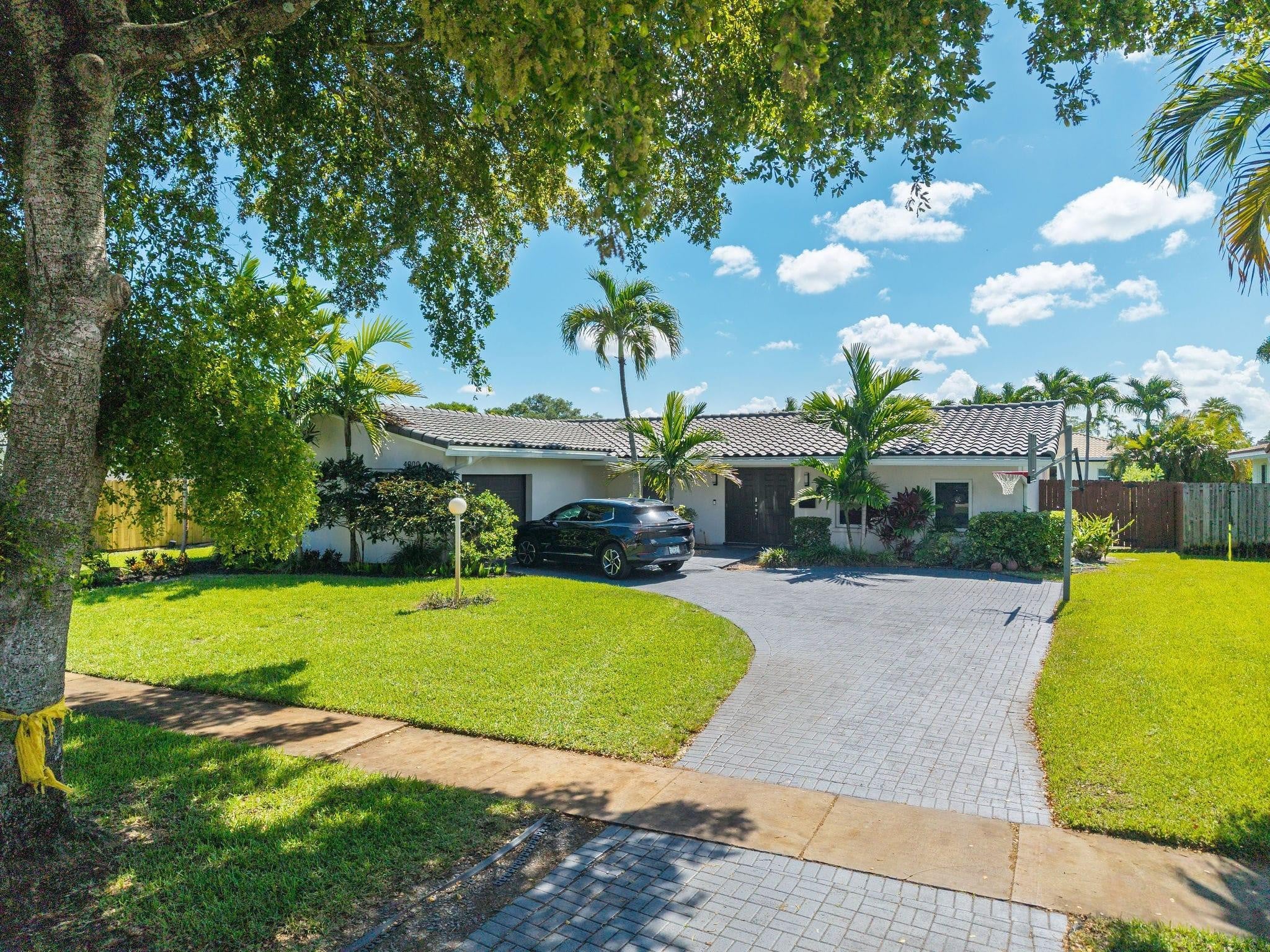 5BR – SingleFamilyResidence at 4000 N 36th Avenue