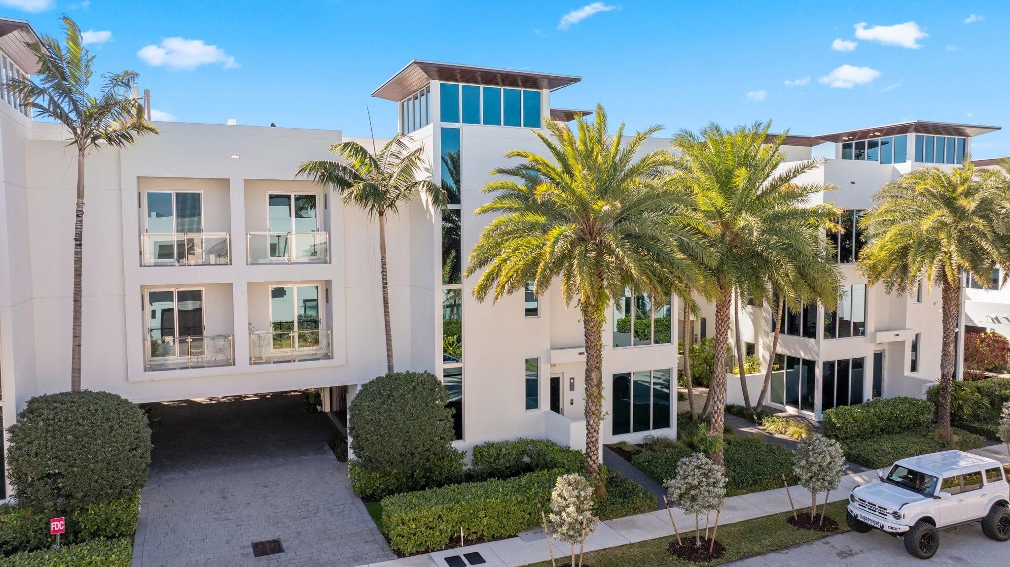 4BR – Townhouse at 238 Shore Court