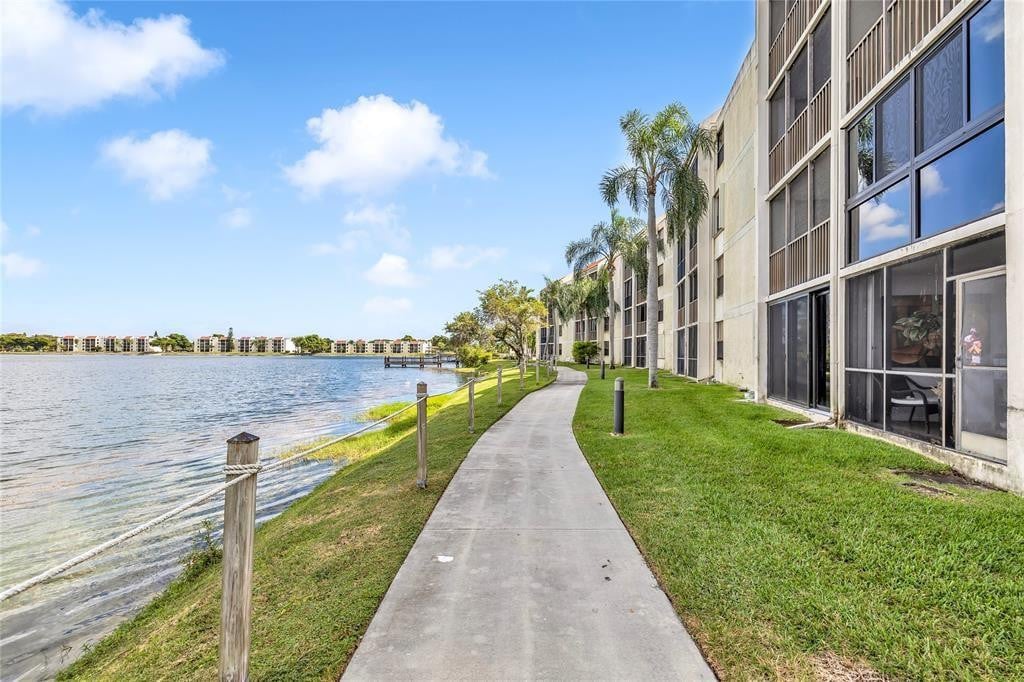 2BR – Condominium at 118 Lake Emerald Drive #103