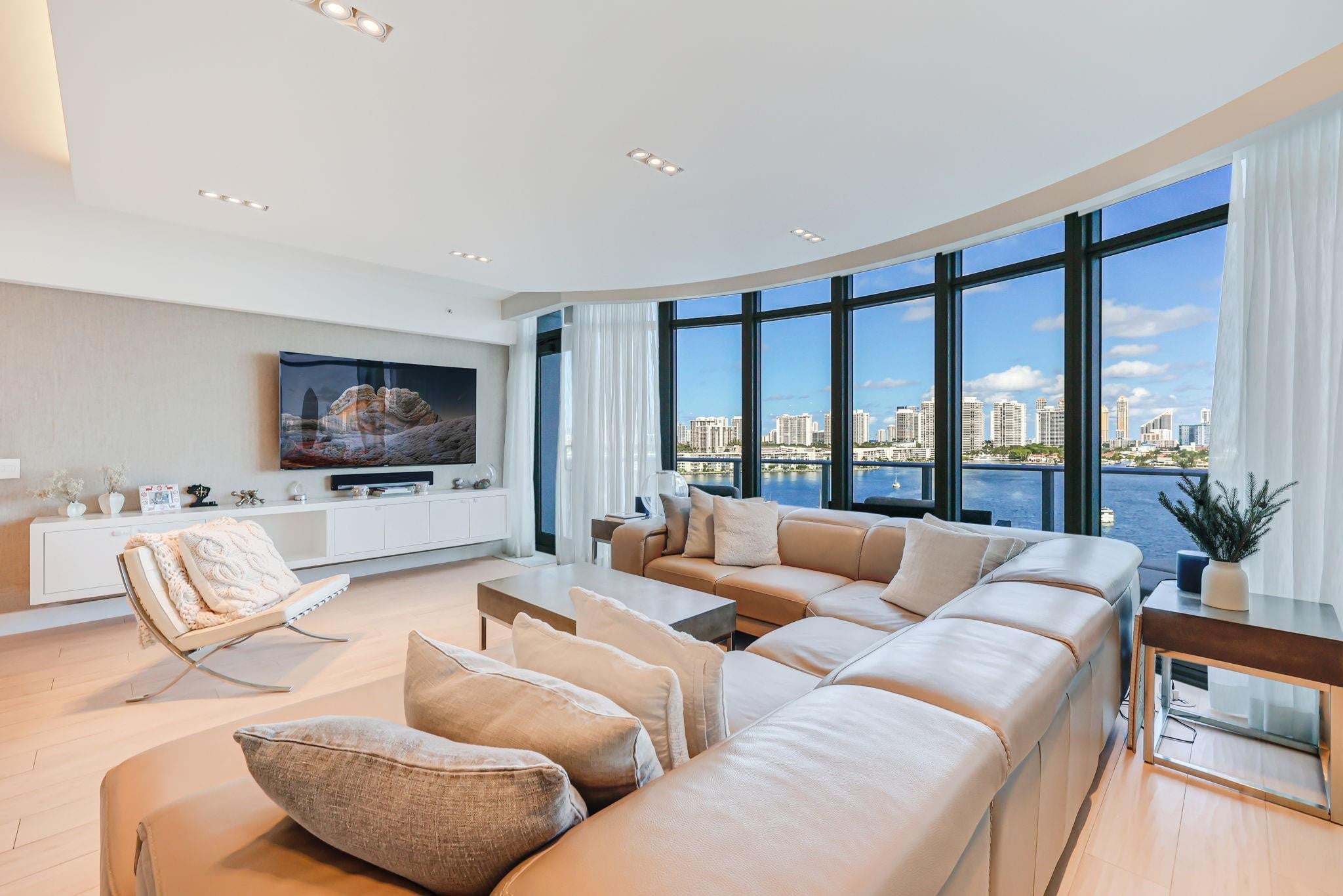 2BR – Condominium at 17301 Biscayne Boulevard #1011