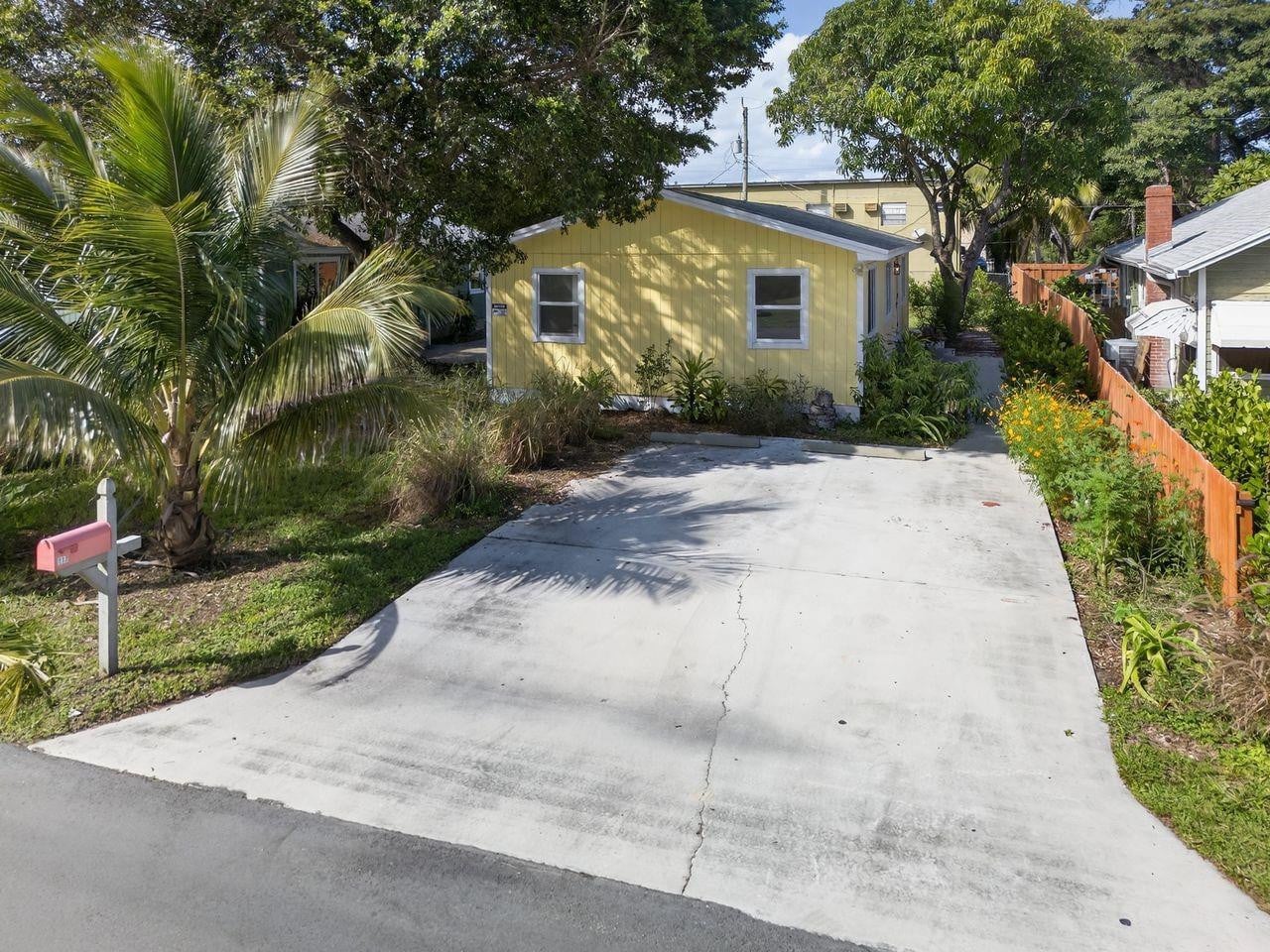 3BR – SingleFamilyResidence at 117 NE 8th Street