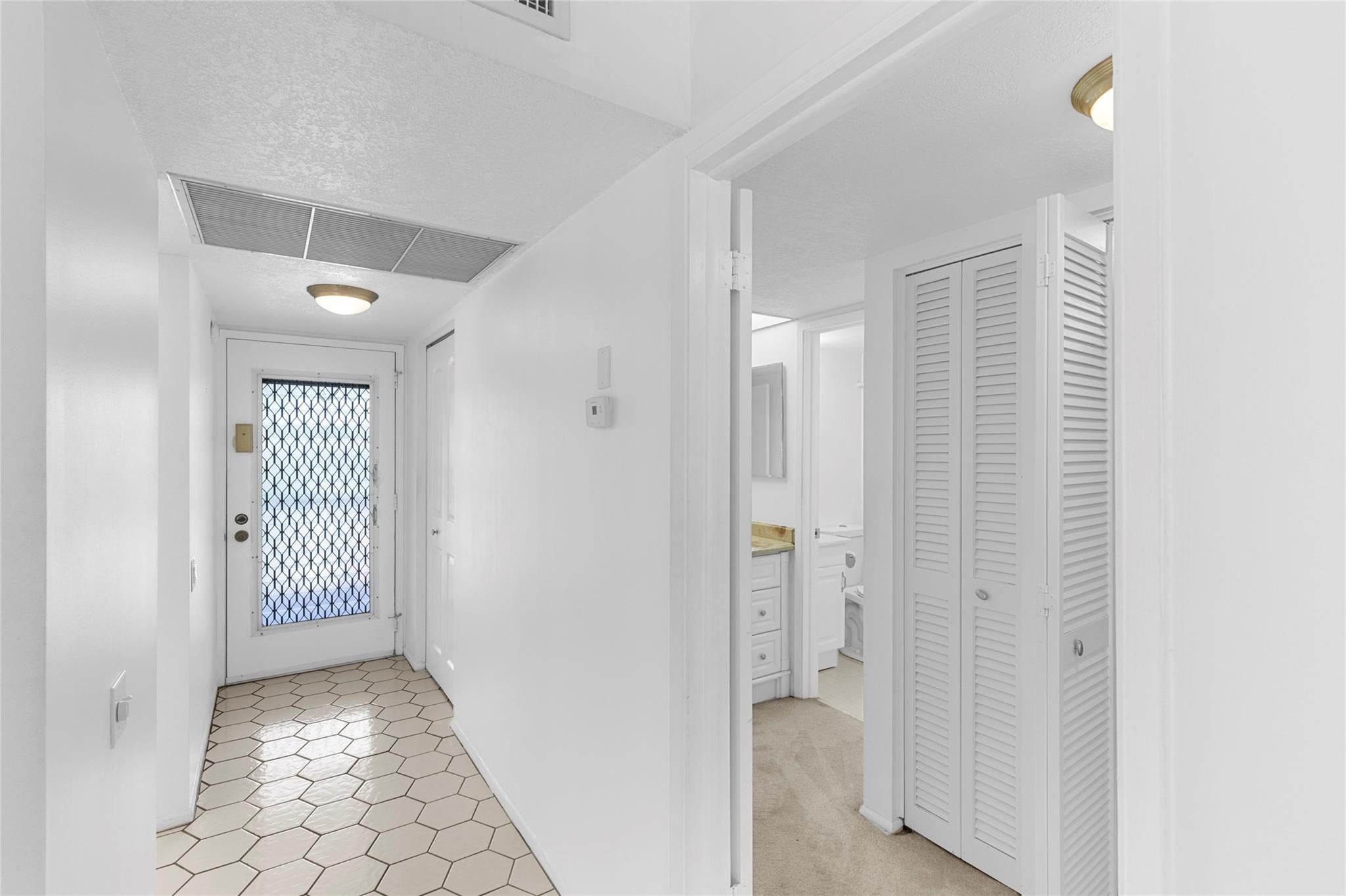 1BR – Condominium at 2701 Nassau Bend #D2