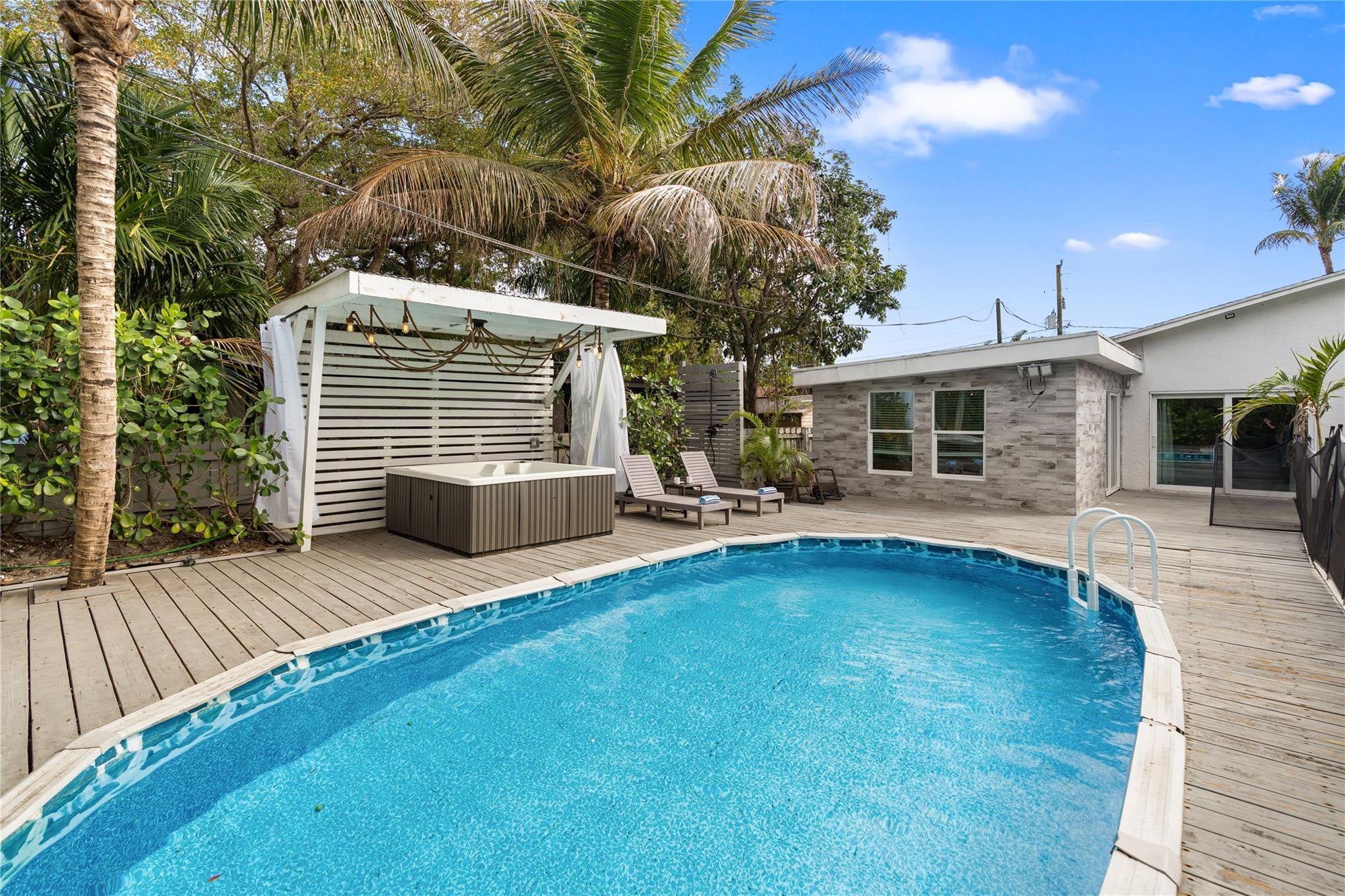 4BR – SingleFamilyResidence at 3291 SW 44th Street
