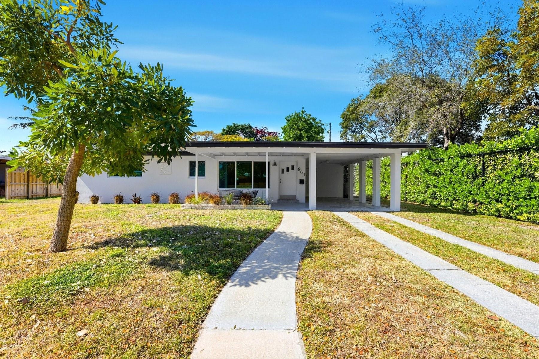 2BR – SingleFamilyResidence at 861 NE 9th Avenue