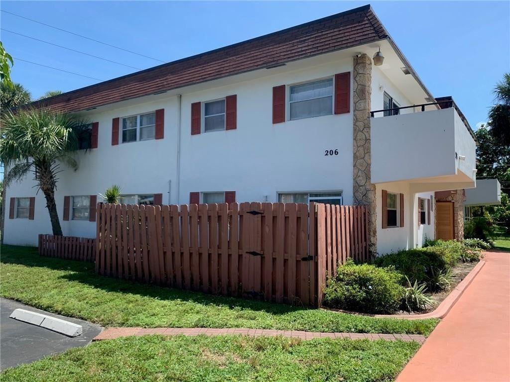 2BR – Condominium at 206 SW 1st Street #J-4