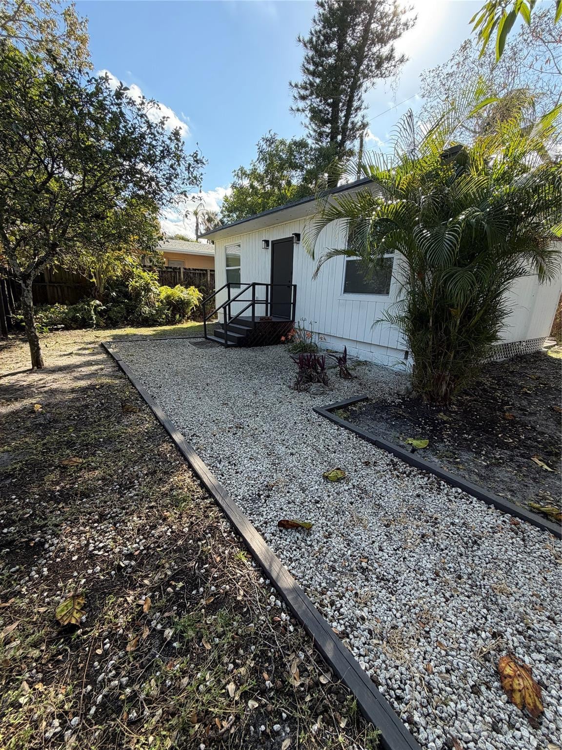 2BR – SingleFamilyResidence at 615 SW 14th Avenue #2