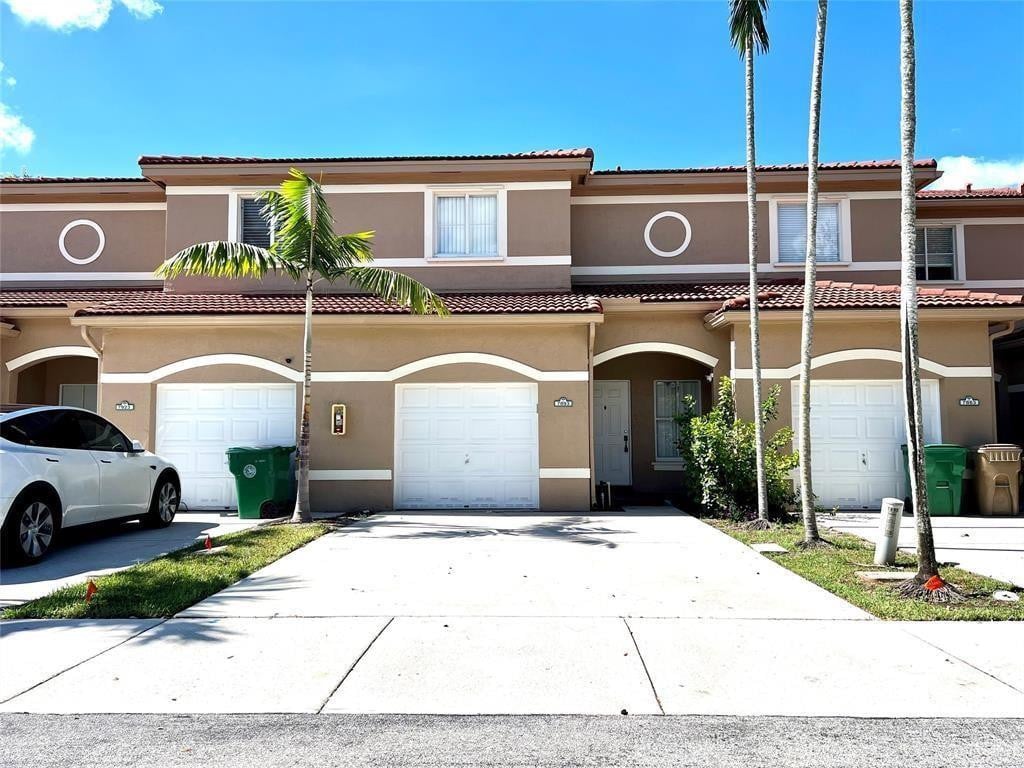 4BR – Townhouse at 7893 N Southwood Circle