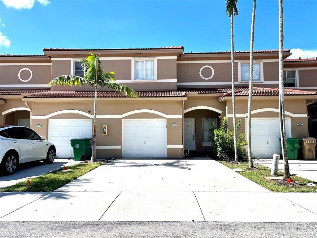 4BR – Townhouse at 7893 N Southwood Circle