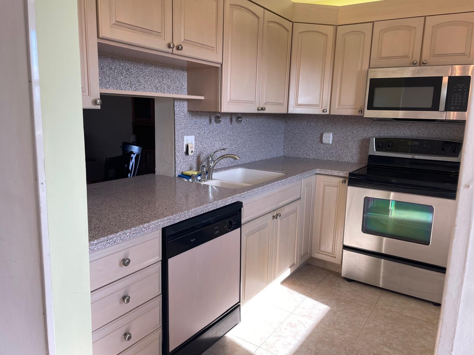 2BR – Condominium at 2520 NE 1st Court #411