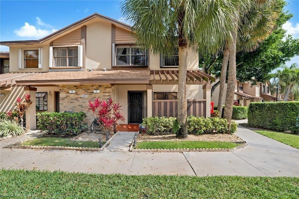 3BR – Townhouse at 3950 Cocoplum Circle #F