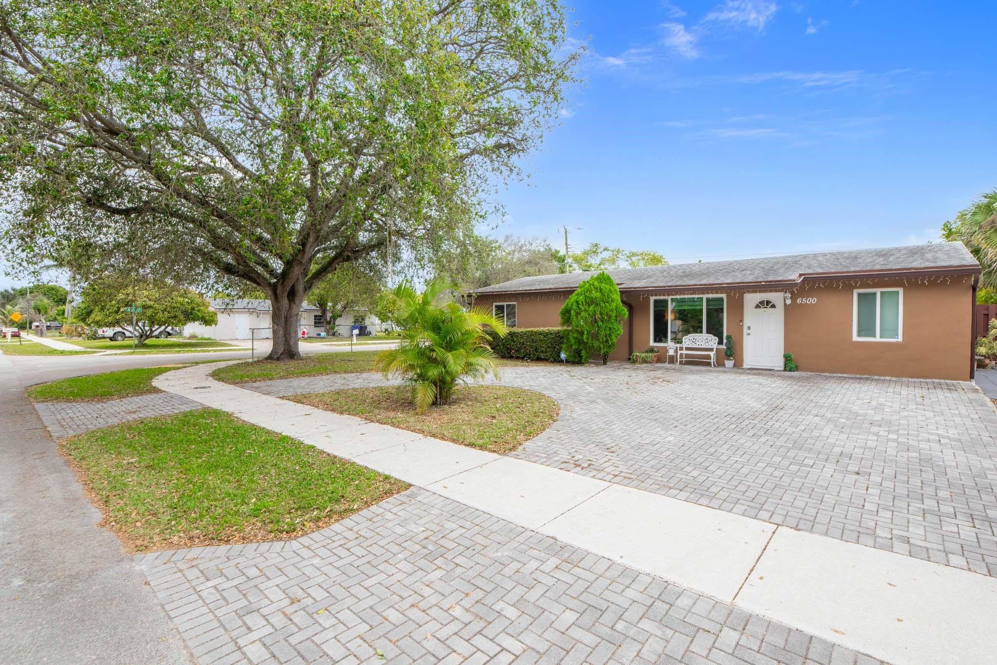 4BR – SingleFamilyResidence at 6500 SW 16th Court