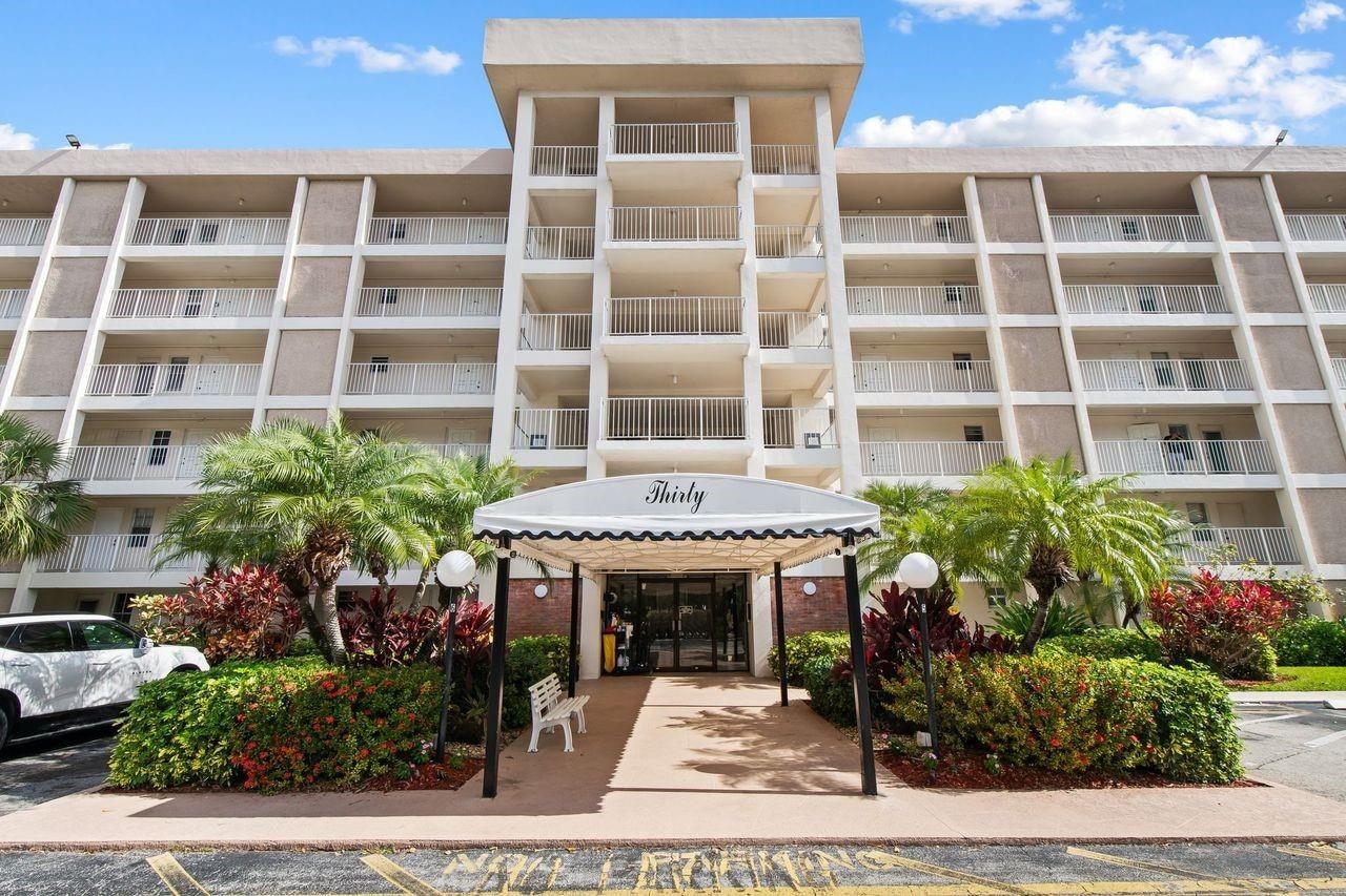 1BR – Condominium at 2851 S Palm Aire Drive