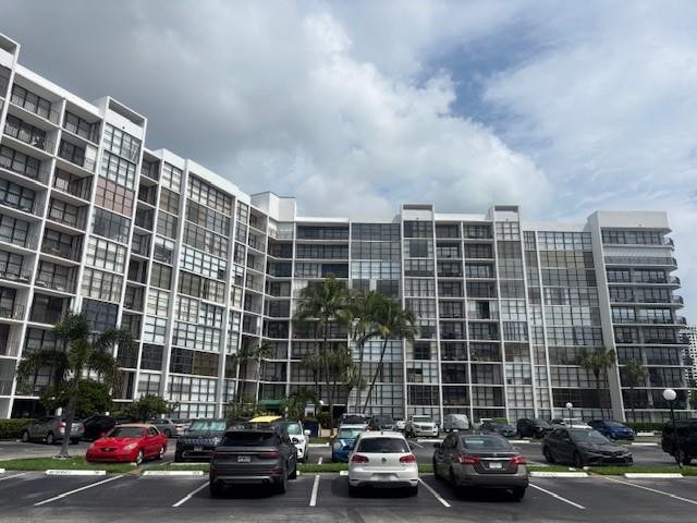 3BR – Condominium at 800 Parkview Drive #714