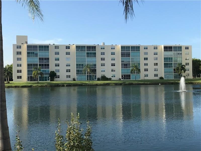 2BR – Condominium at 425 SE 11th Terrace #302