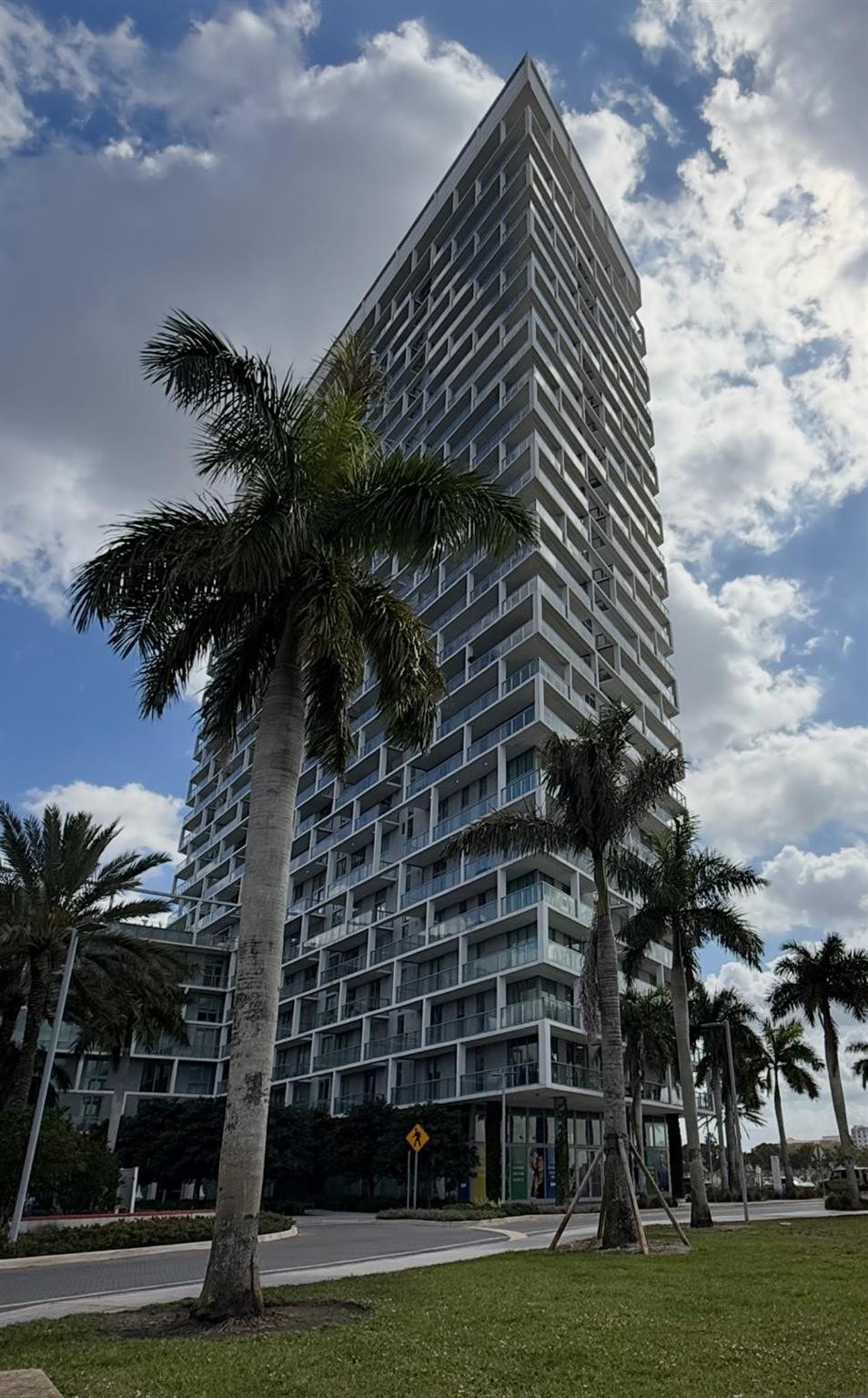 3BR – Condominium at 2000 Metropica Way #1109