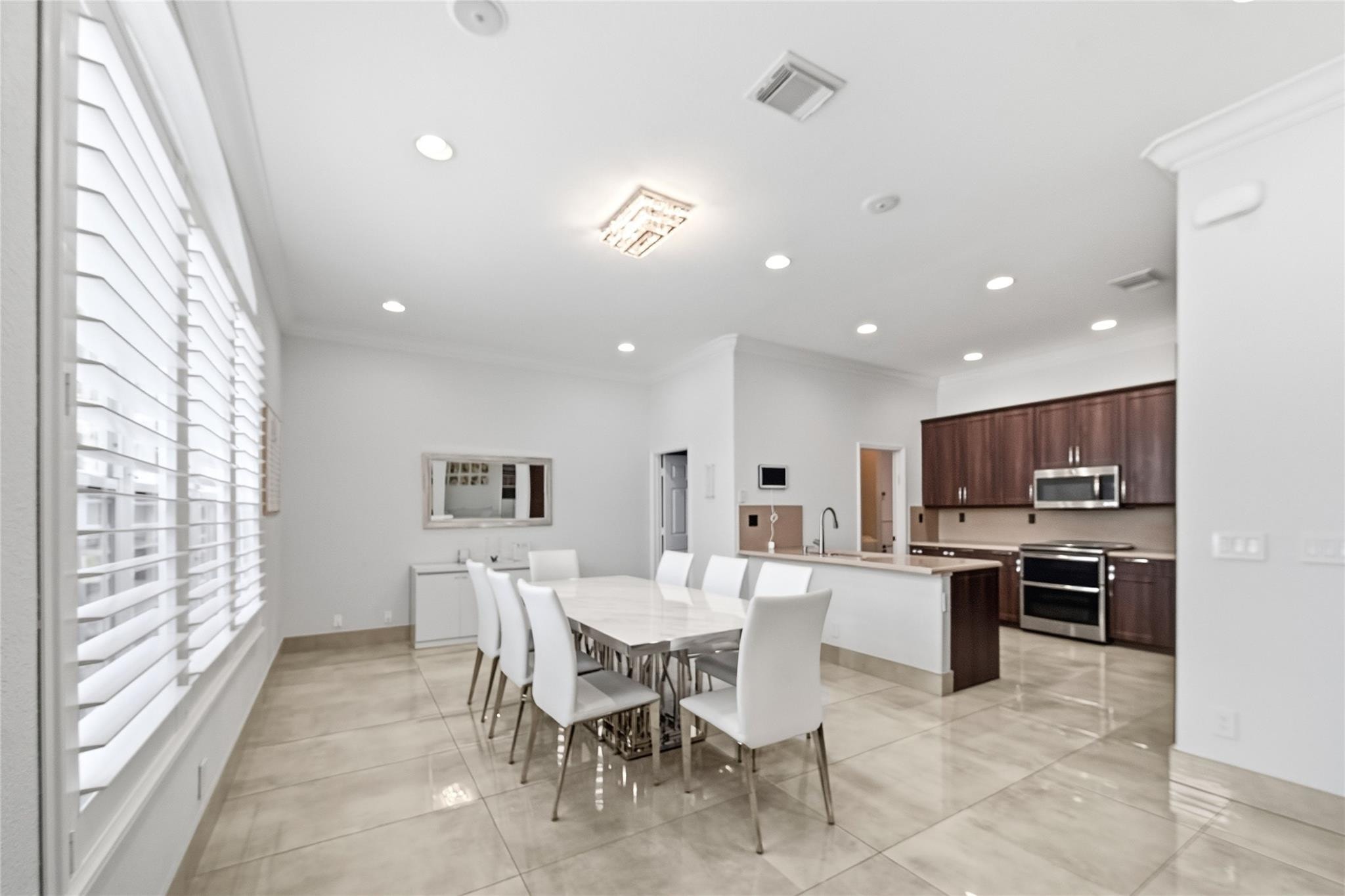 4BR – SingleFamilyResidence at 4916 SW 38th Way