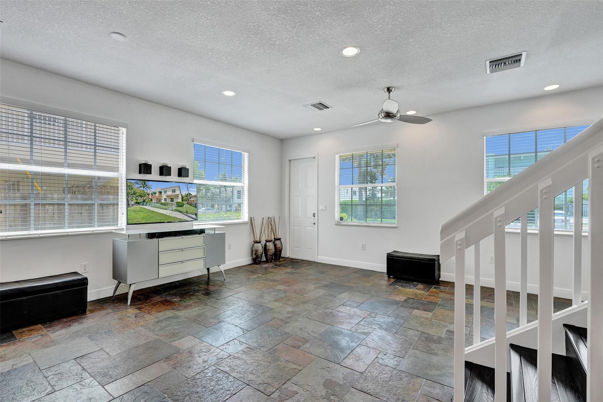 3BR – Townhouse at 816 S Riverside Drive #816