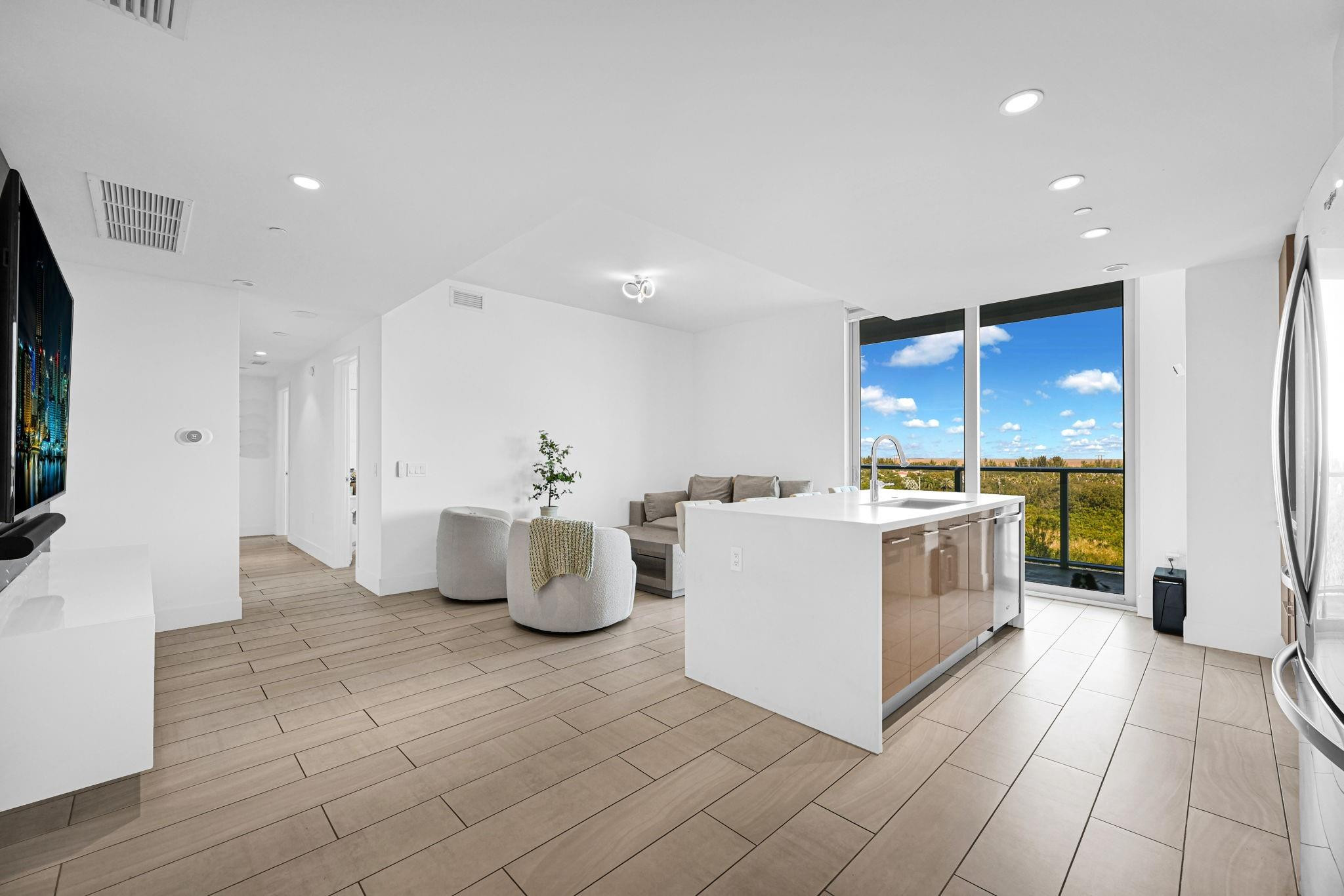 3BR – Condominium at 2000 Metropica Way #801
