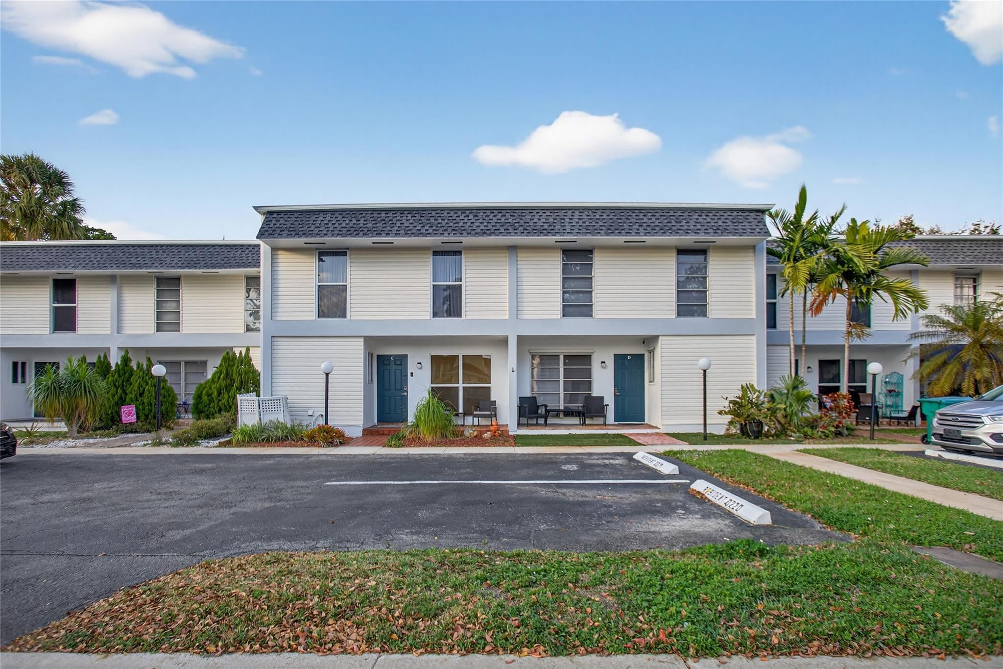 4BR – Townhouse at 3331 Farragut Street #8d