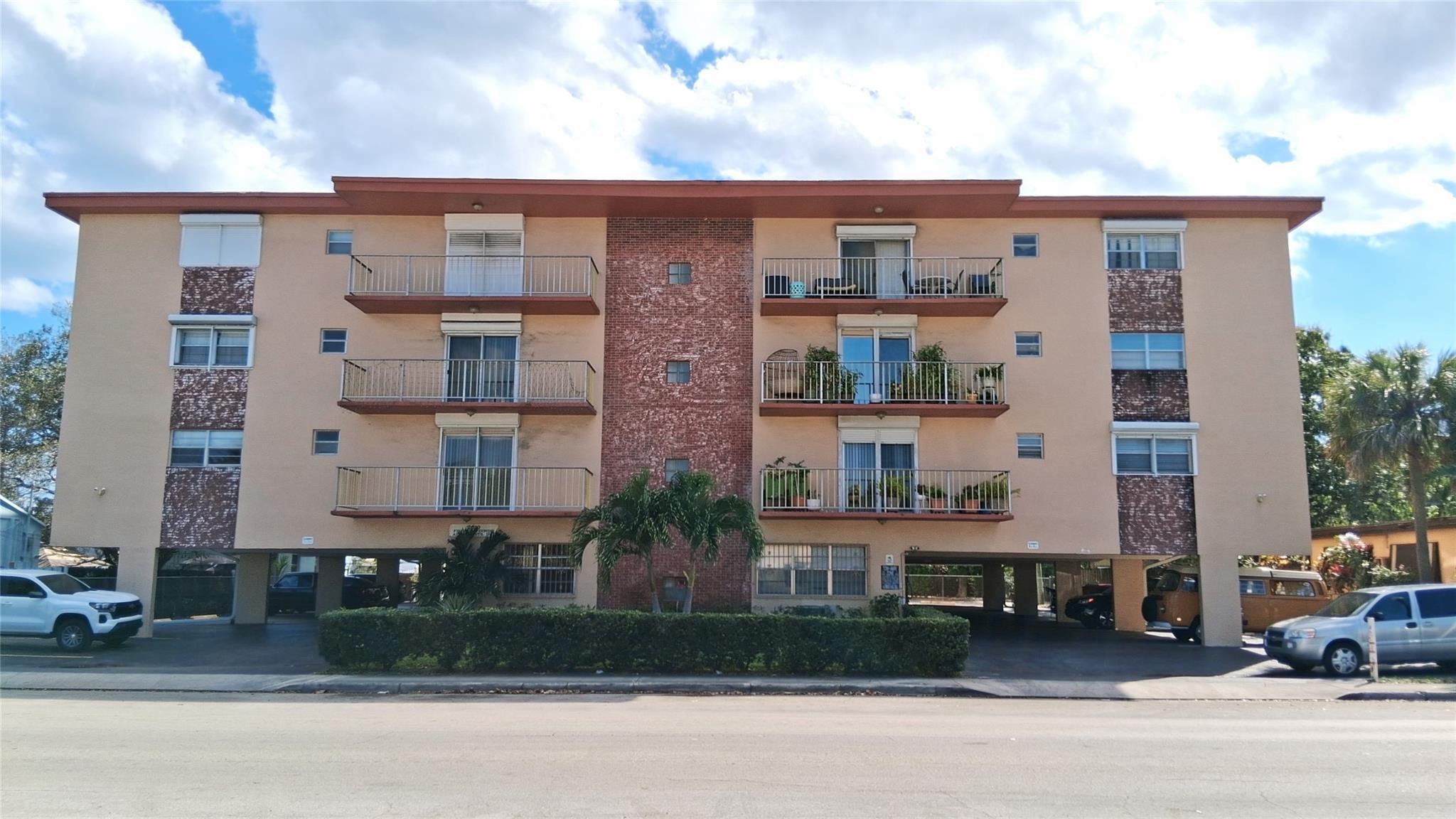 1BR – Condominium at 2010 Fillmore Street #303