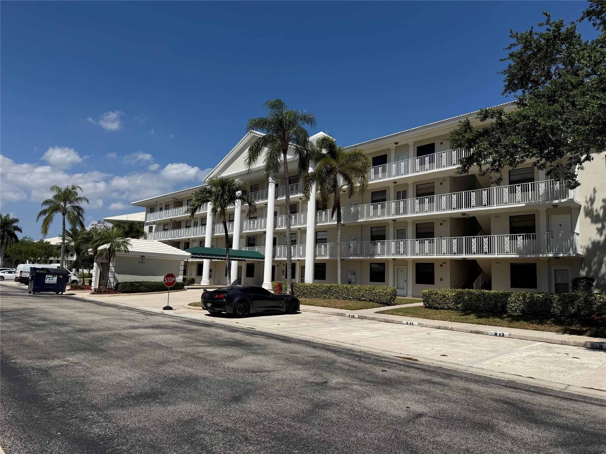 2BR – Condominium at 6121 Balboa Circle #306