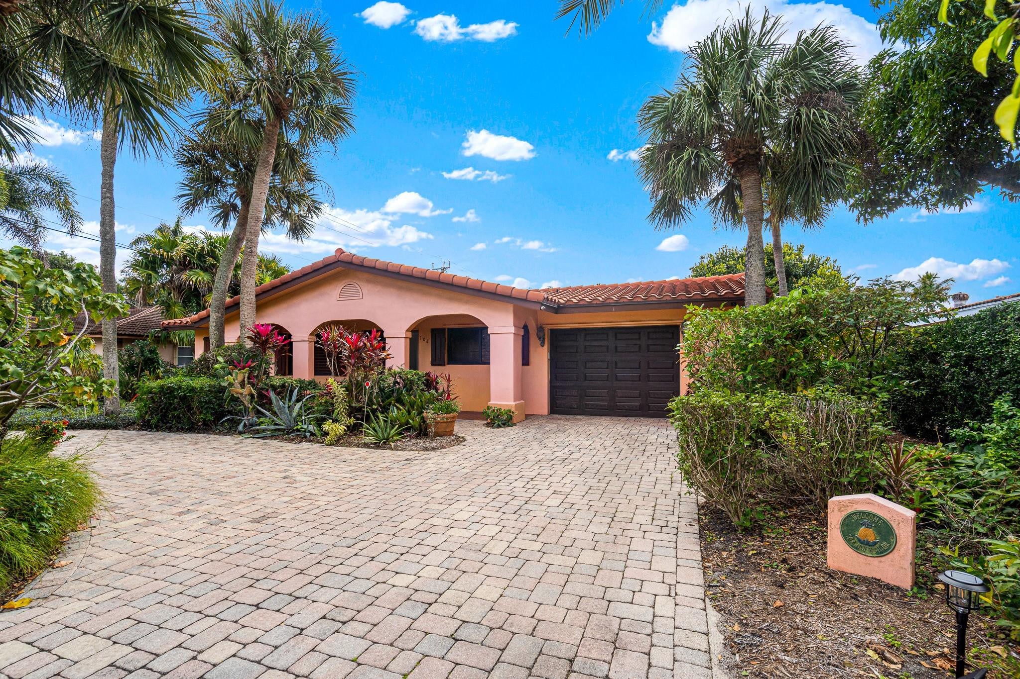 4BR – SingleFamilyResidence at 708 NW 6th Drive