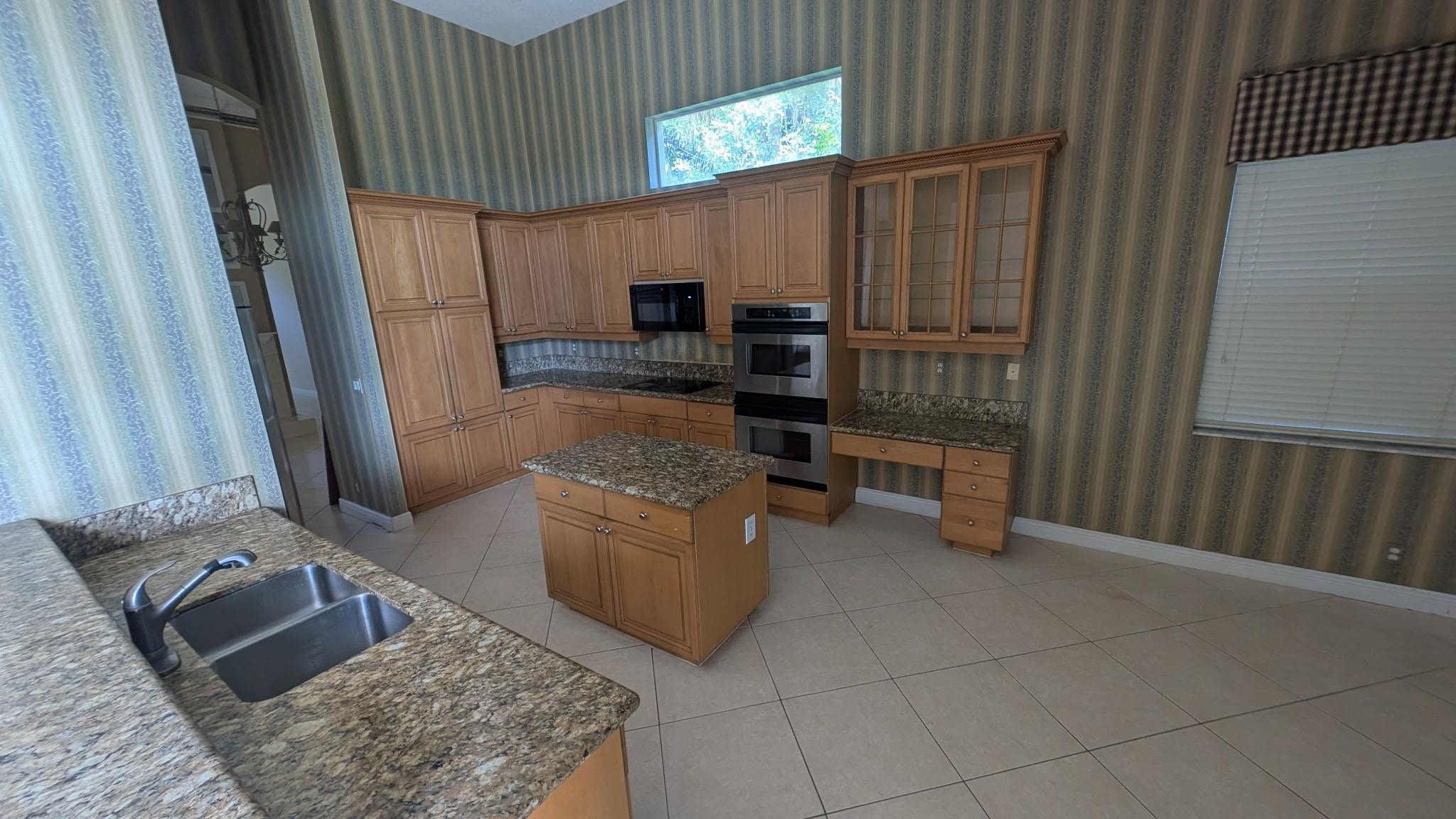4BR – SingleFamilyResidence at 7107 NW 47th Lane